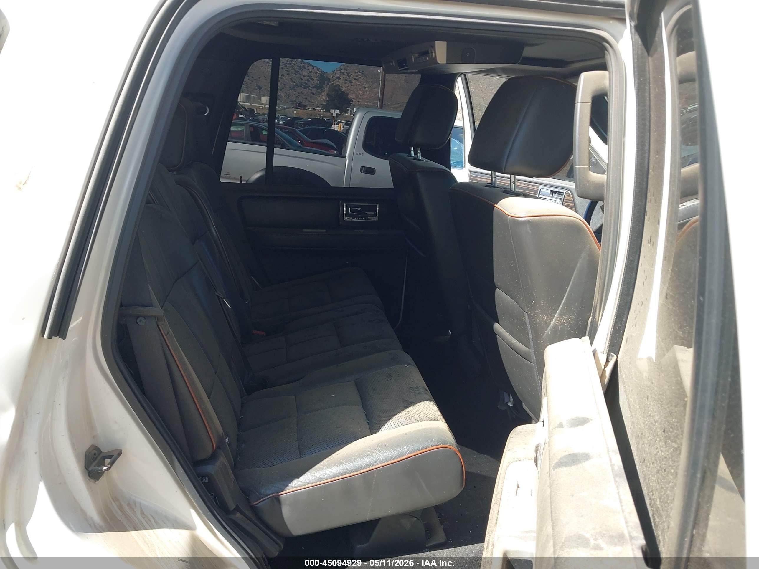 2007 Lincoln Navigator Ultimate White vin: 5LMFU27547LJ00163