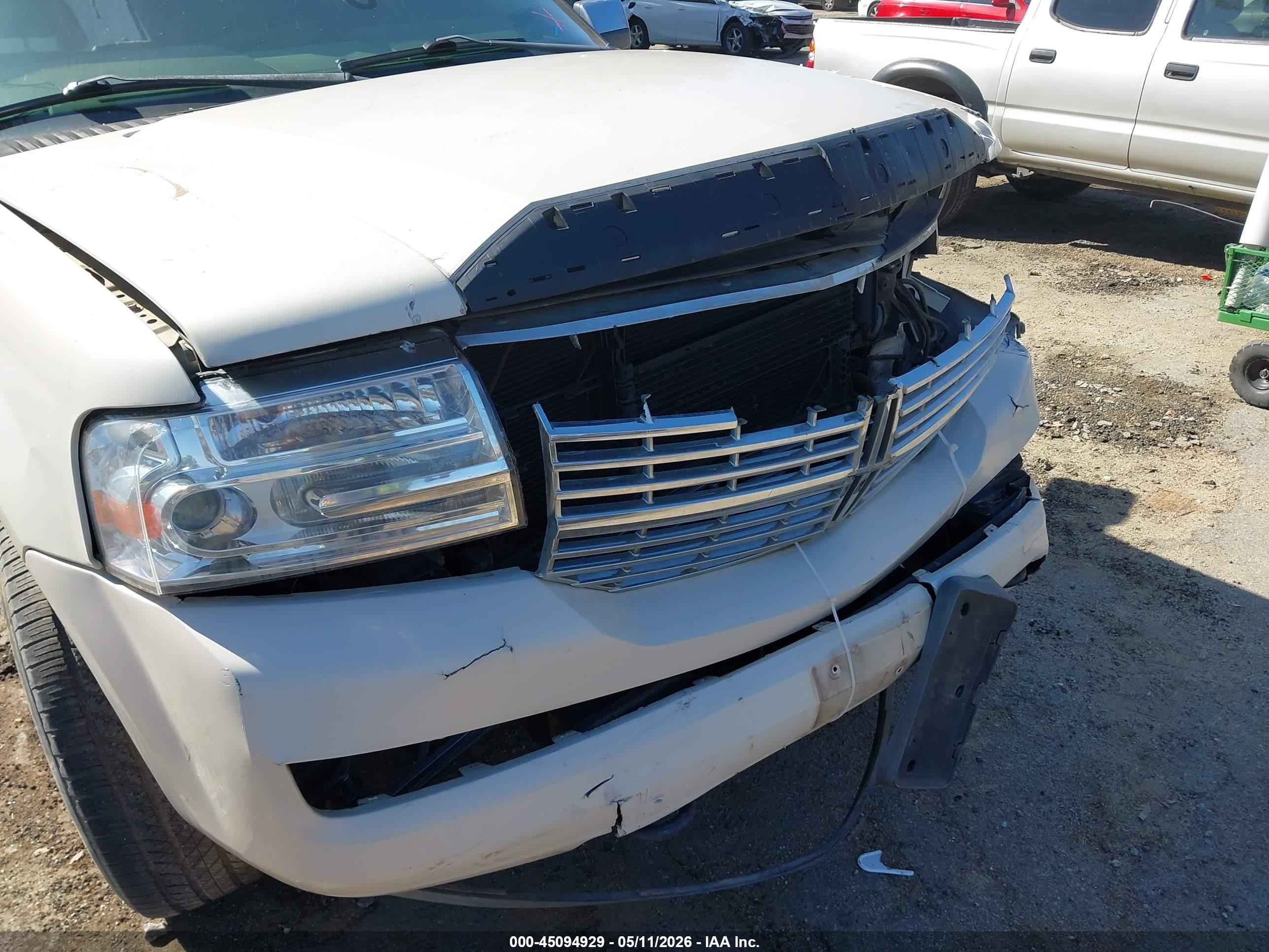 2007 Lincoln Navigator Ultimate White vin: 5LMFU27547LJ00163