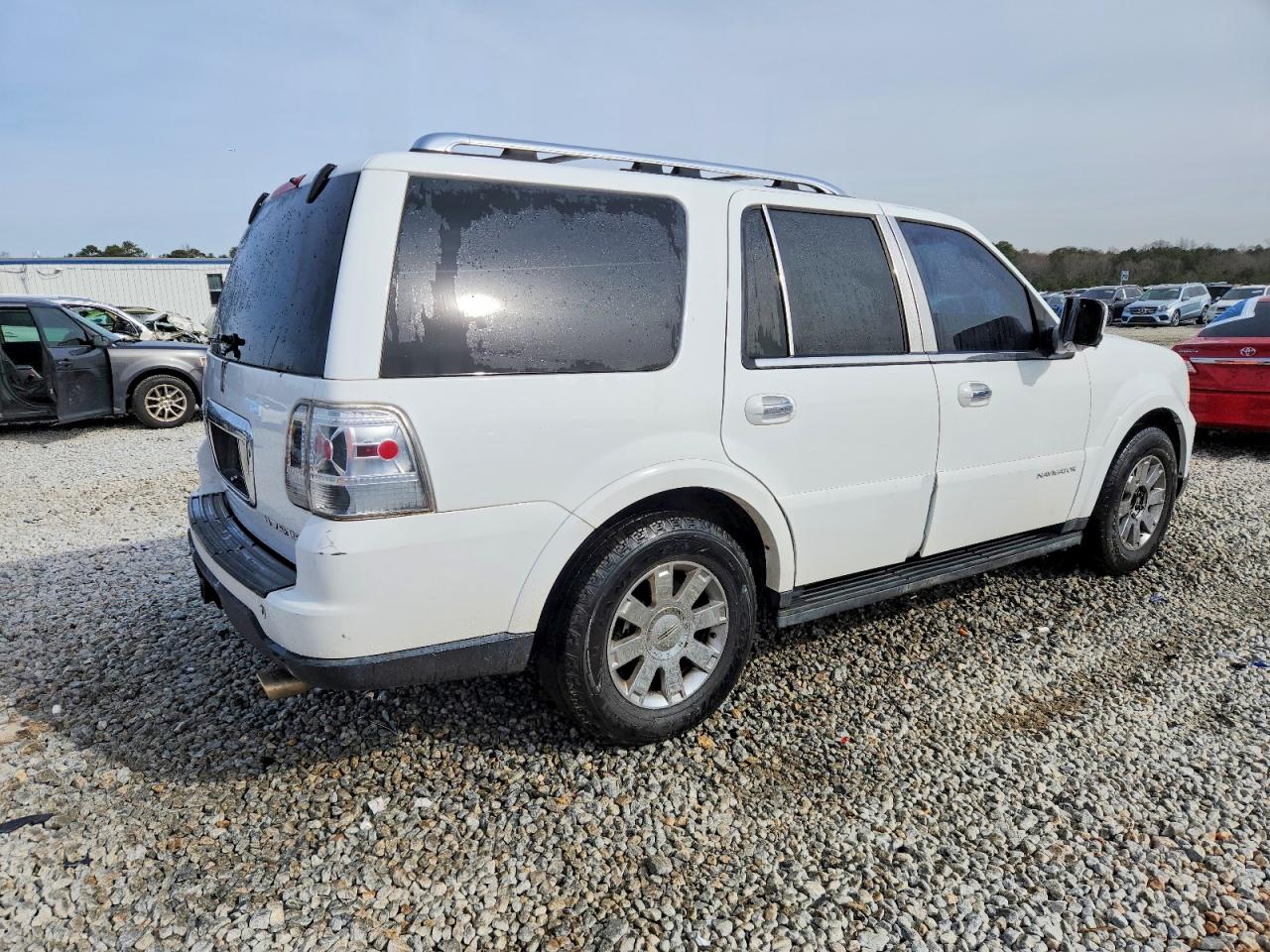 2005 Lincoln Navigator White vin: 5LMFU27555LJ15056