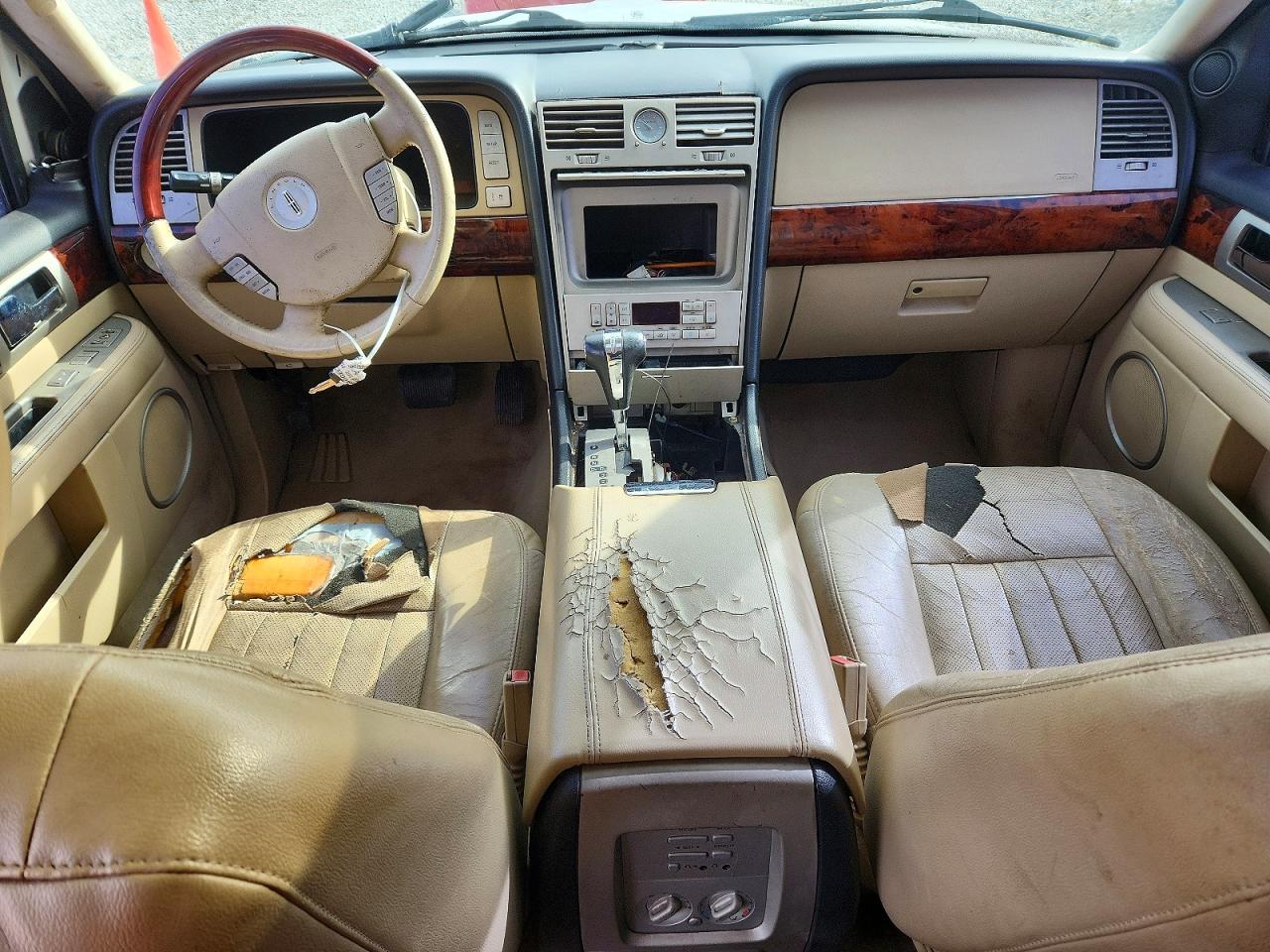 2005 Lincoln Navigator White vin: 5LMFU27555LJ15056