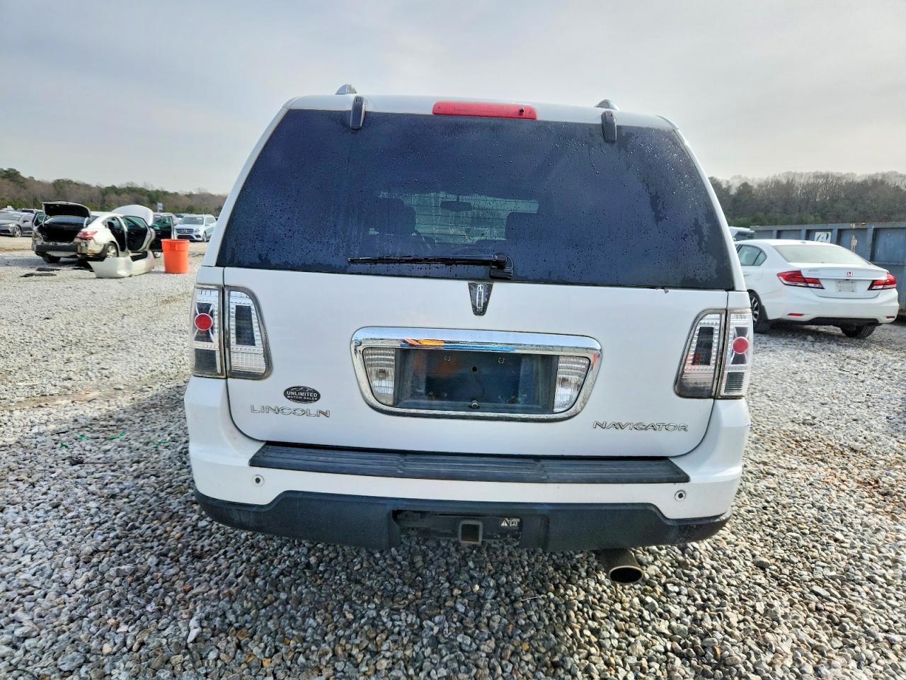 2005 Lincoln Navigator White vin: 5LMFU27555LJ15056