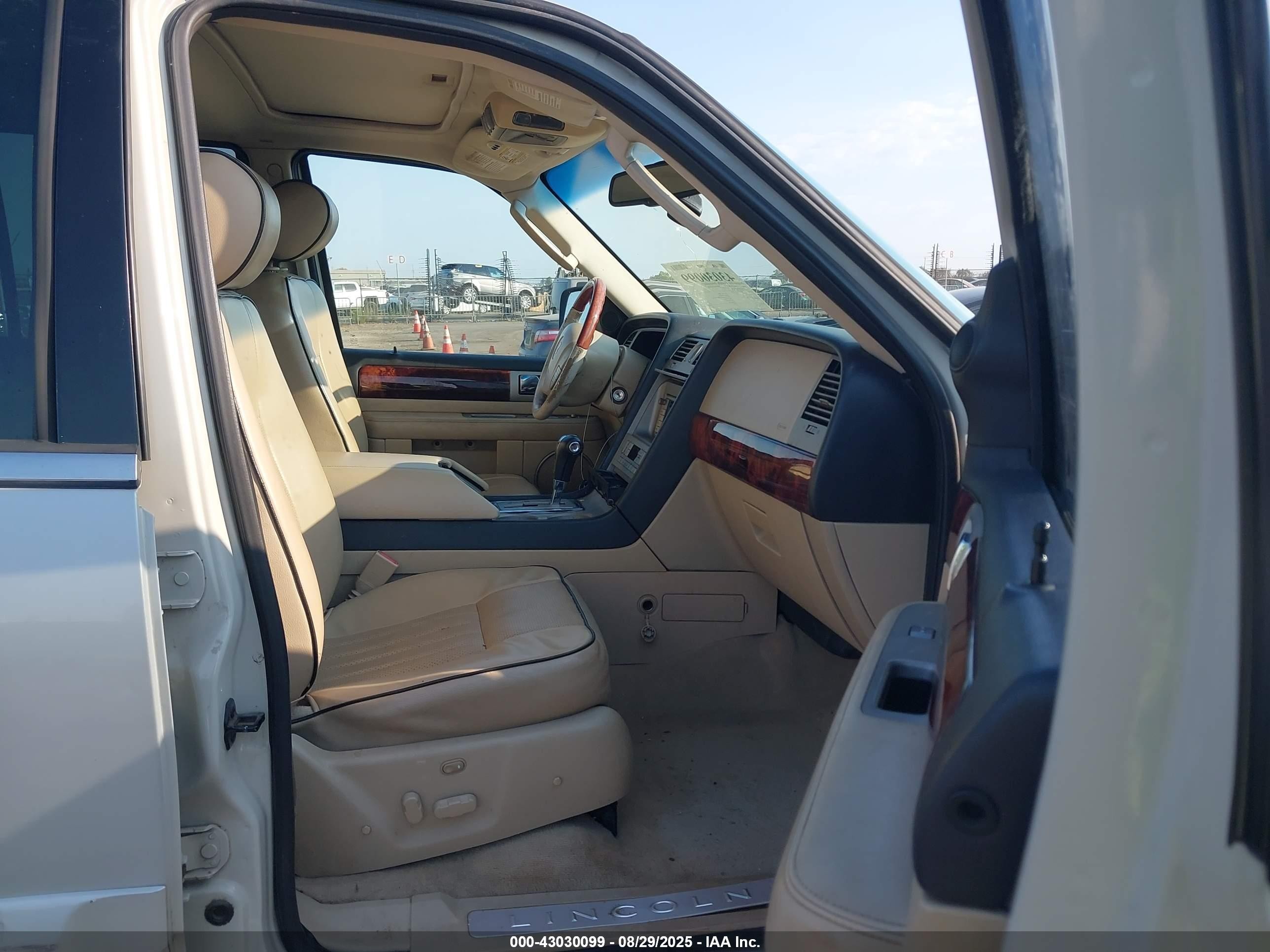 2006 Lincoln Navigator Luxury/ultimate White vin: 5LMFU27556LJ16290