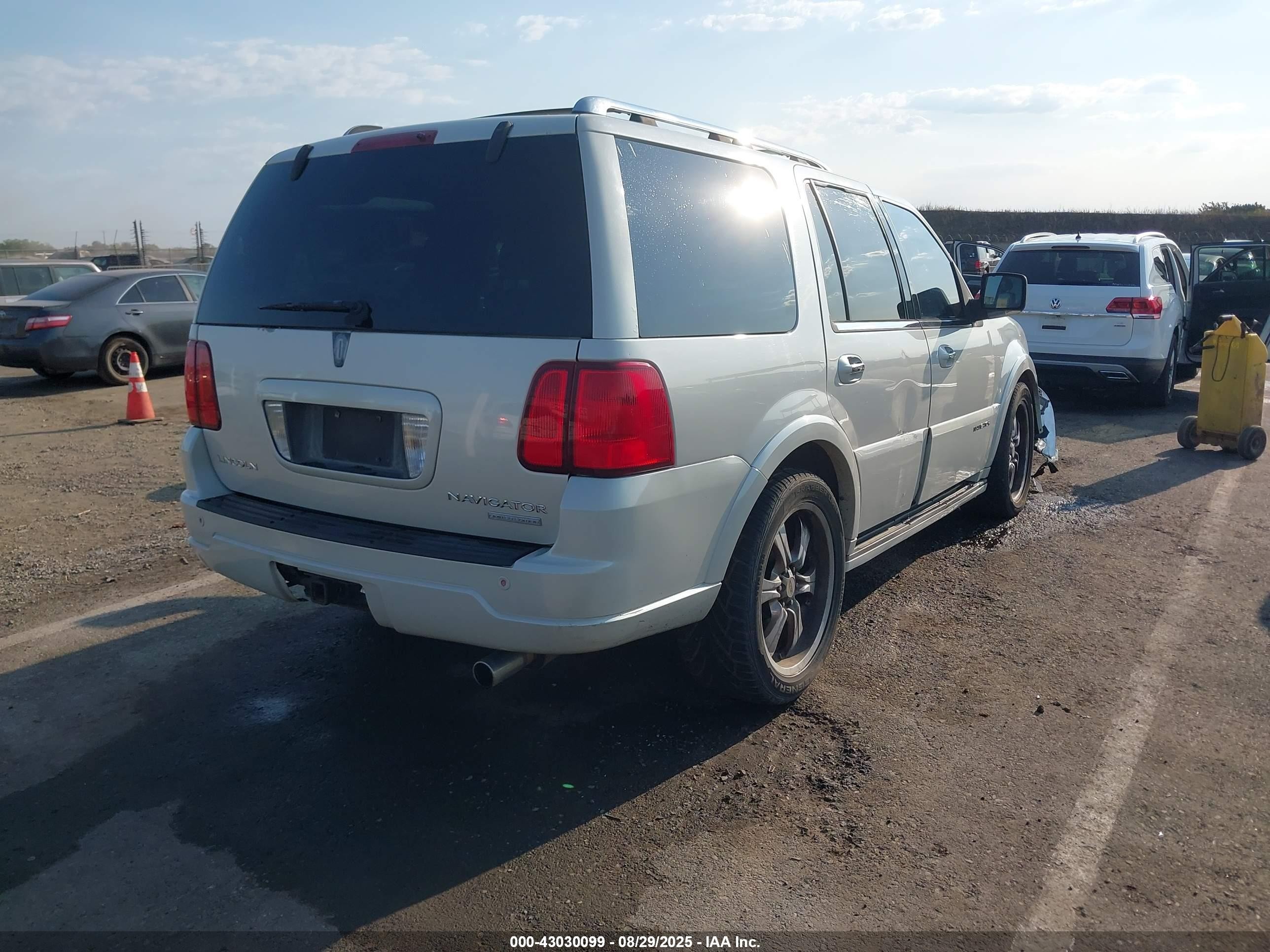 2006 Lincoln Navigator Luxury/ultimate White vin: 5LMFU27556LJ16290