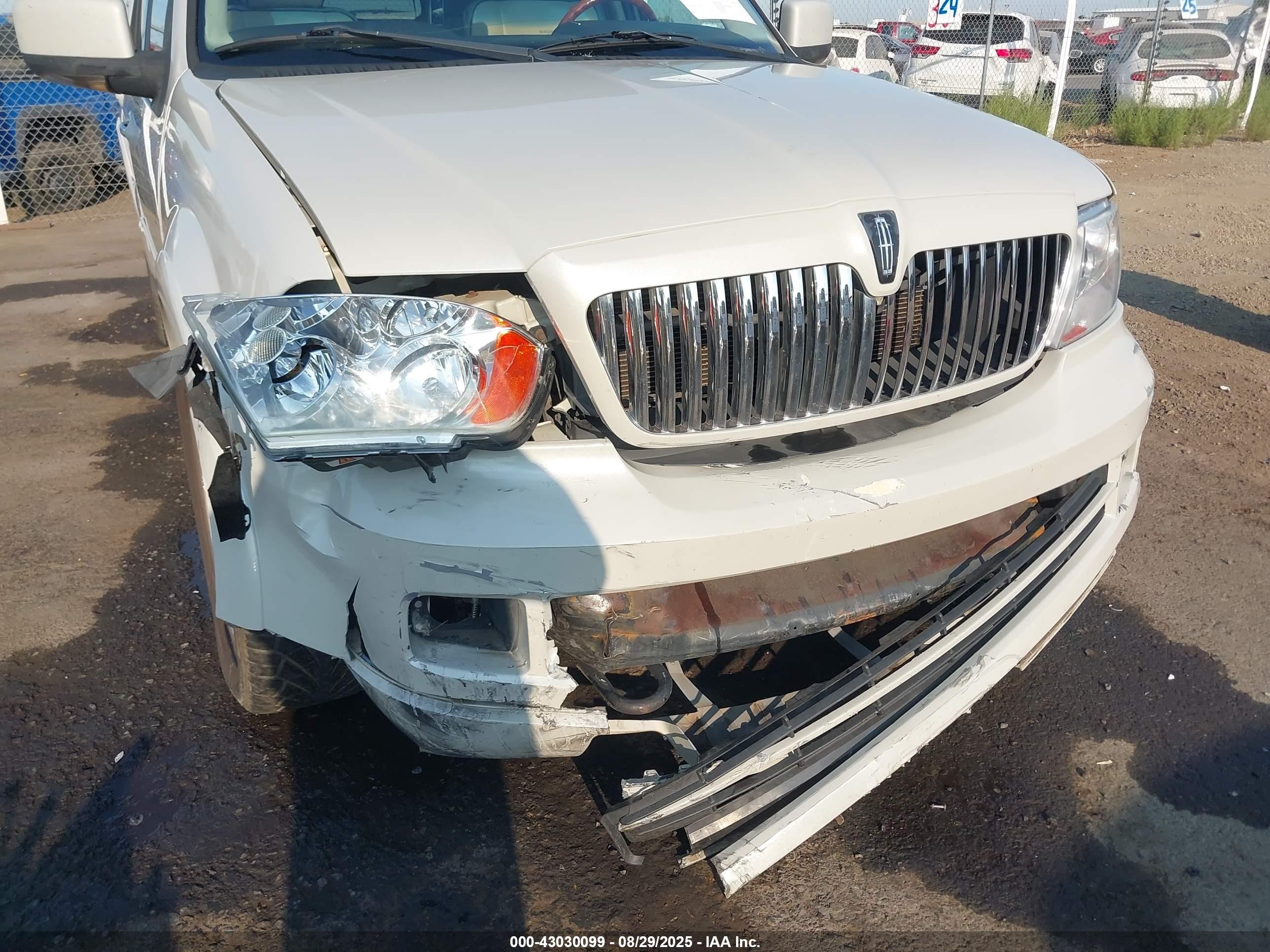 2006 Lincoln Navigator Luxury/ultimate White vin: 5LMFU27556LJ16290