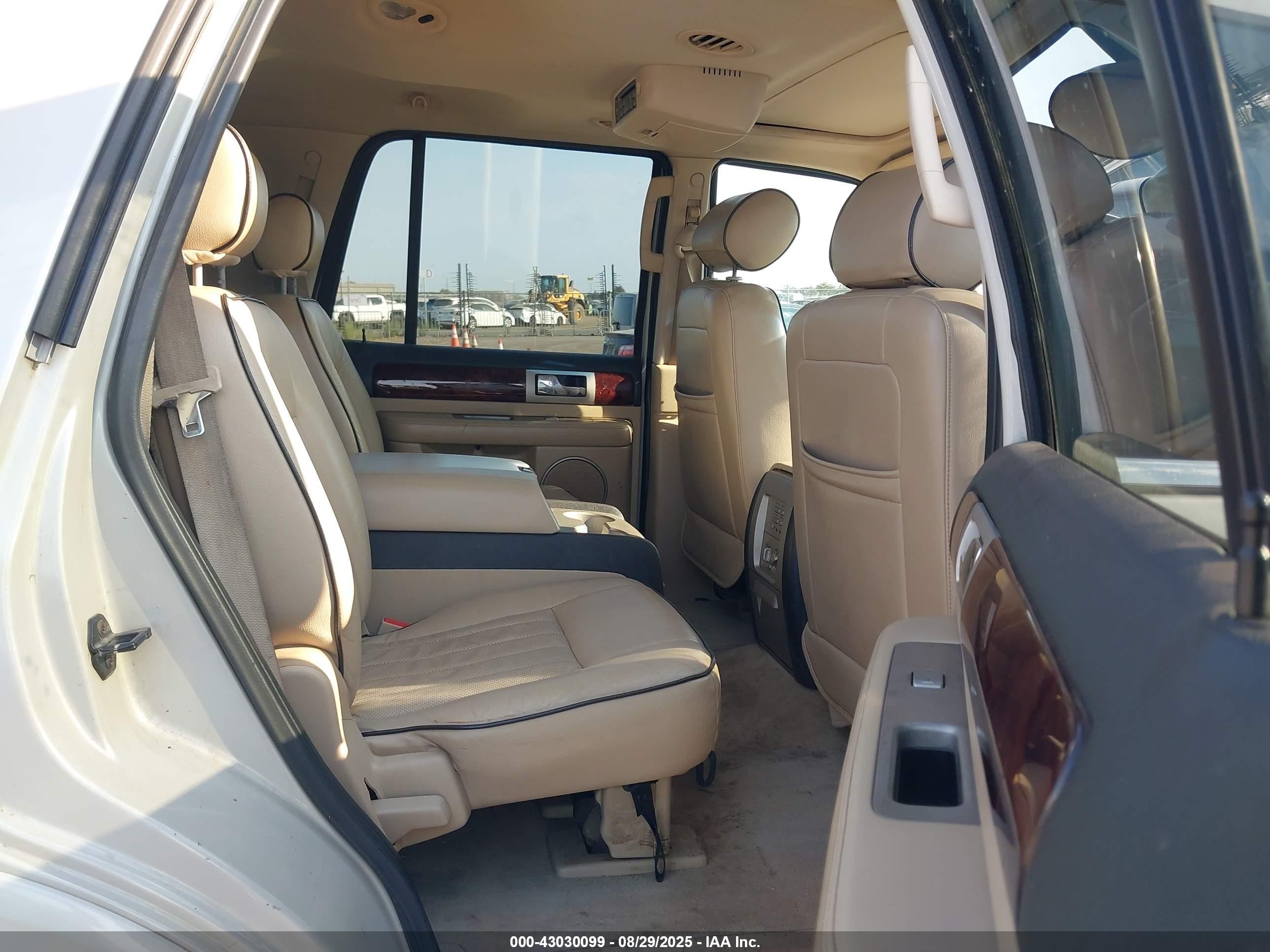 2006 Lincoln Navigator Luxury/ultimate White vin: 5LMFU27556LJ16290