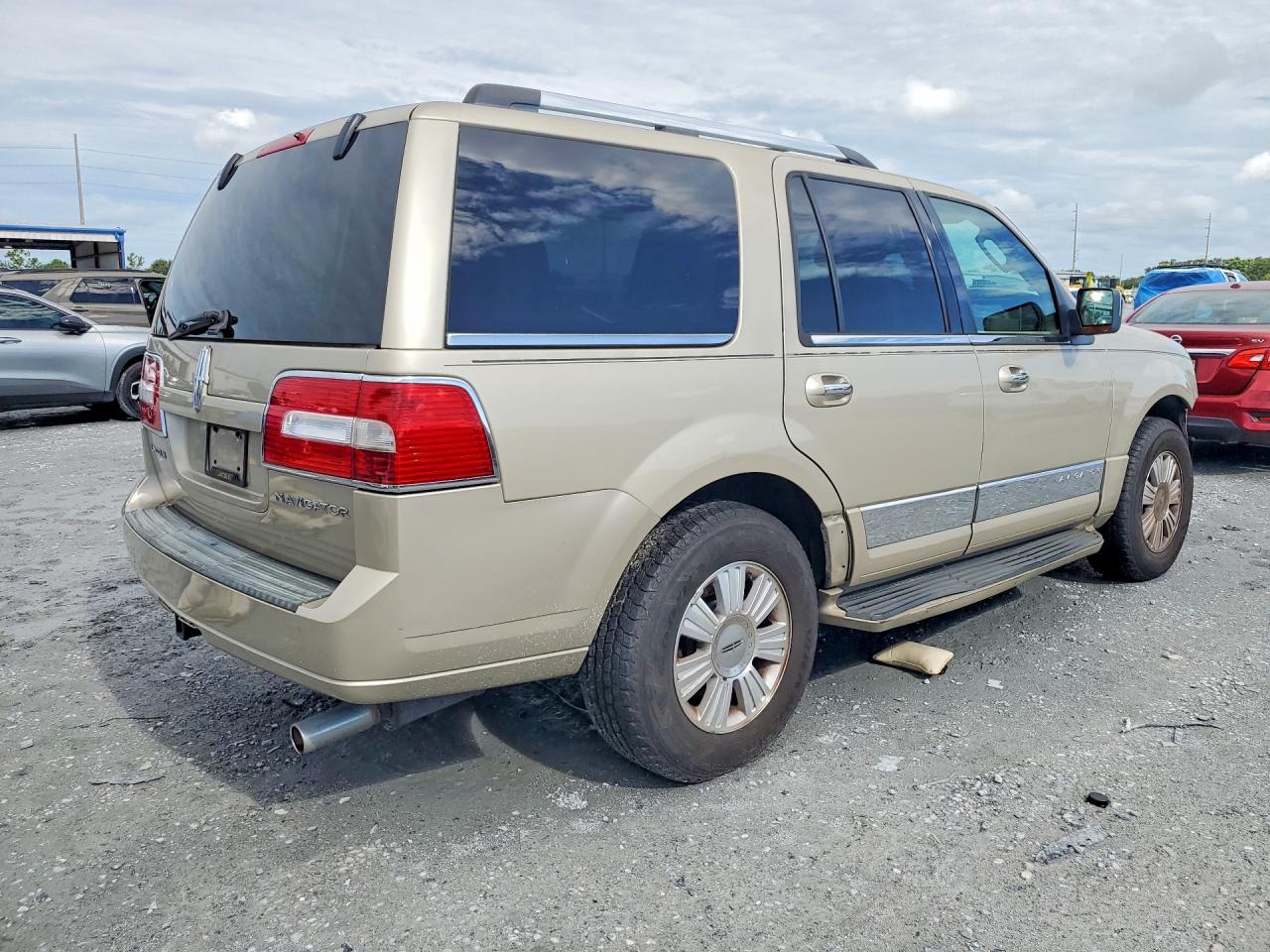 2007 Lincoln Navigator Gold vin: 5LMFU27557LJ13052
