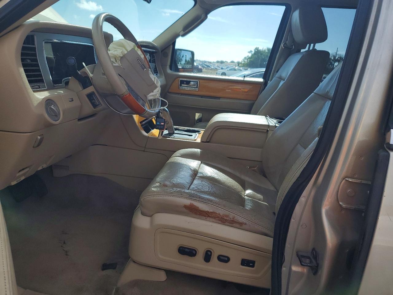 2007 Lincoln Navigator Gold vin: 5LMFU27557LJ13052