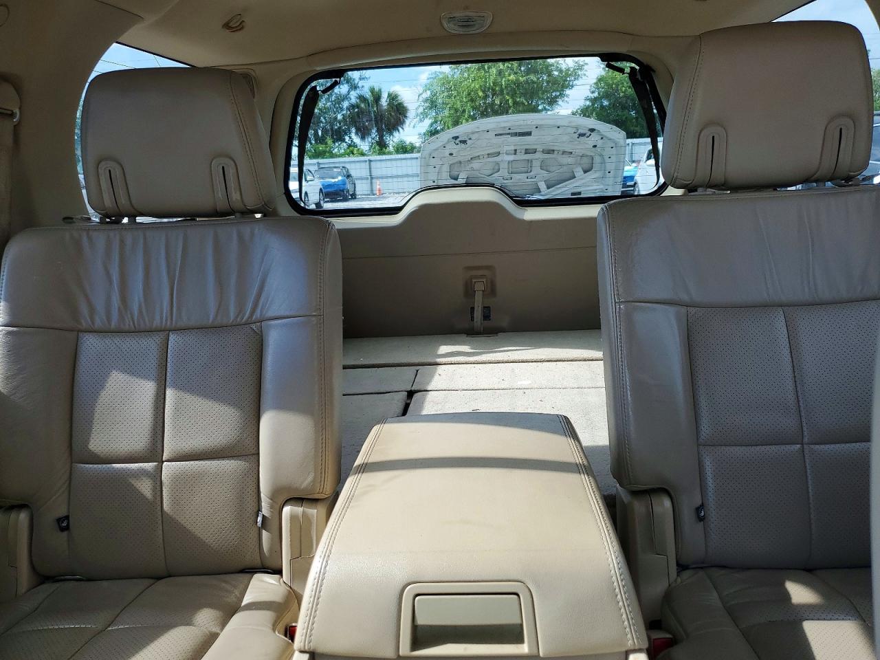 2007 Lincoln Navigator Gold vin: 5LMFU27557LJ13052