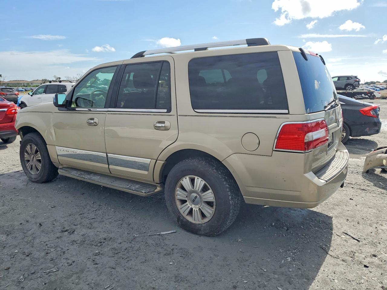 2007 Lincoln Navigator Gold vin: 5LMFU27557LJ13052