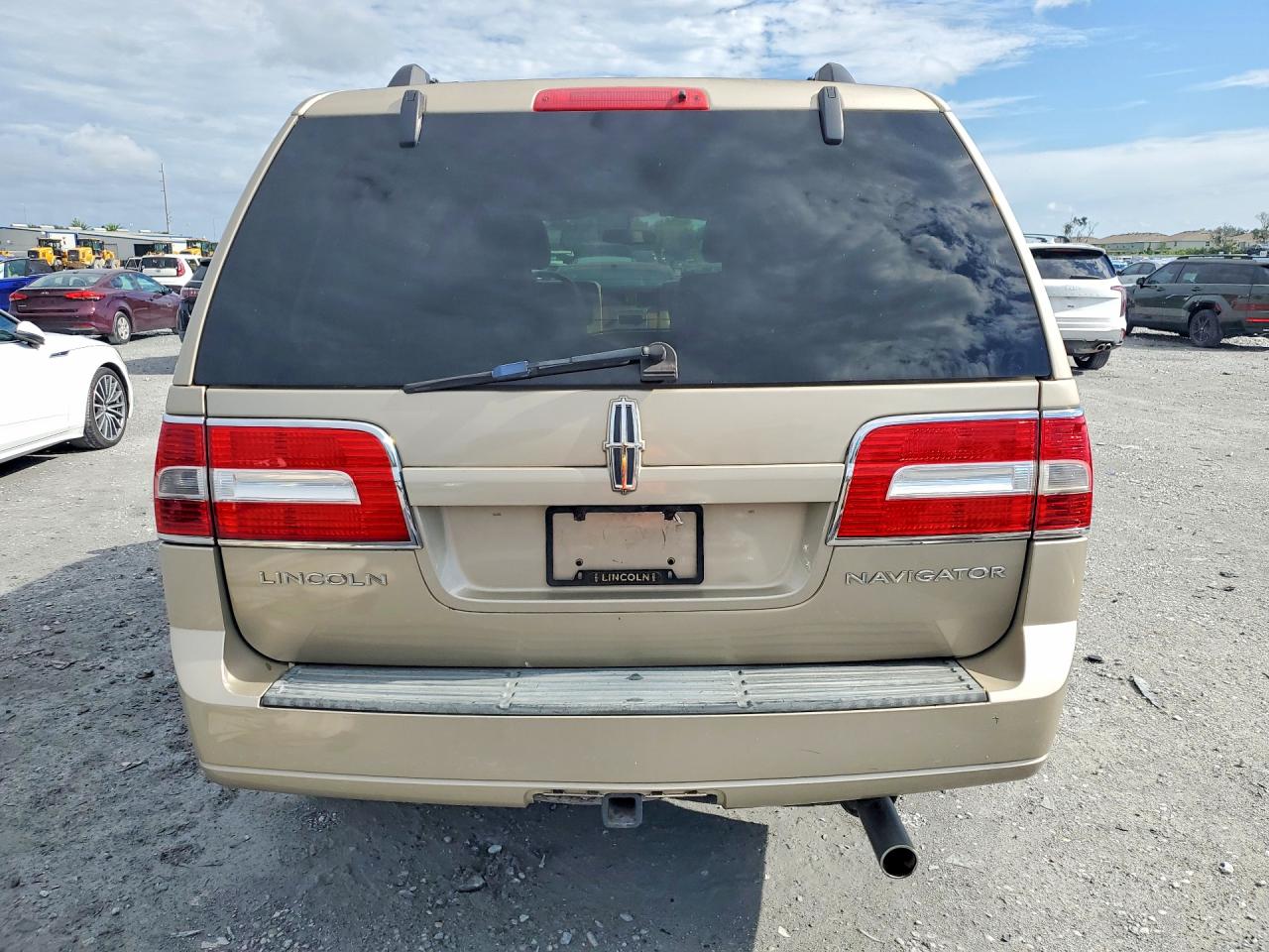 2007 Lincoln Navigator Gold vin: 5LMFU27557LJ13052
