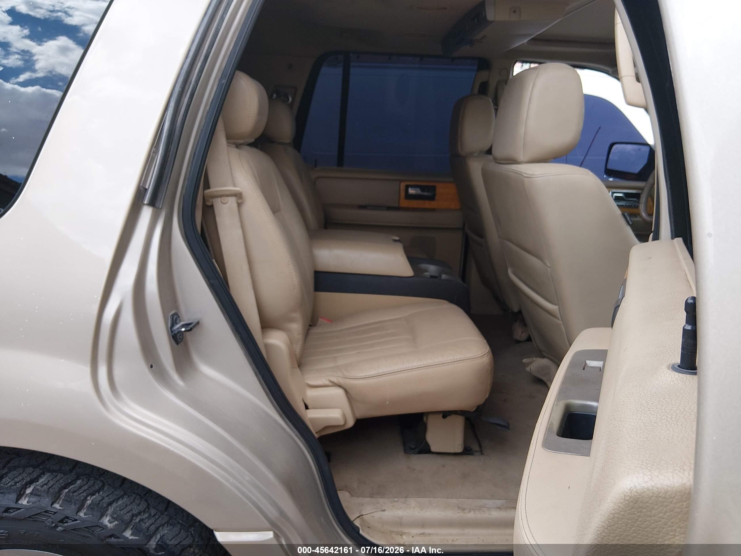2007 Lincoln Navigator Ultimate Beige vin: 5LMFU27557LJ23189