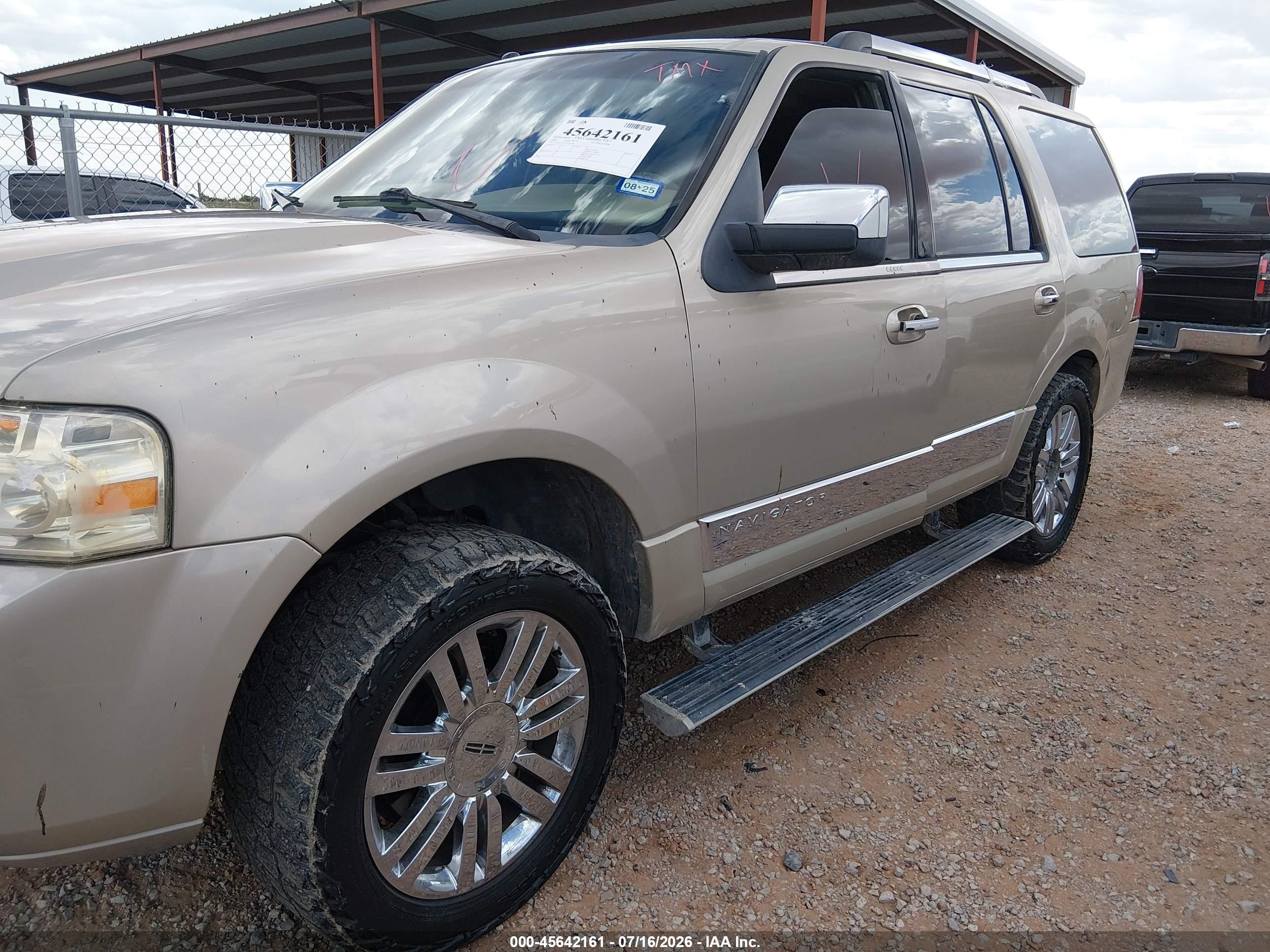 2007 Lincoln Navigator Ultimate Beige vin: 5LMFU27557LJ23189