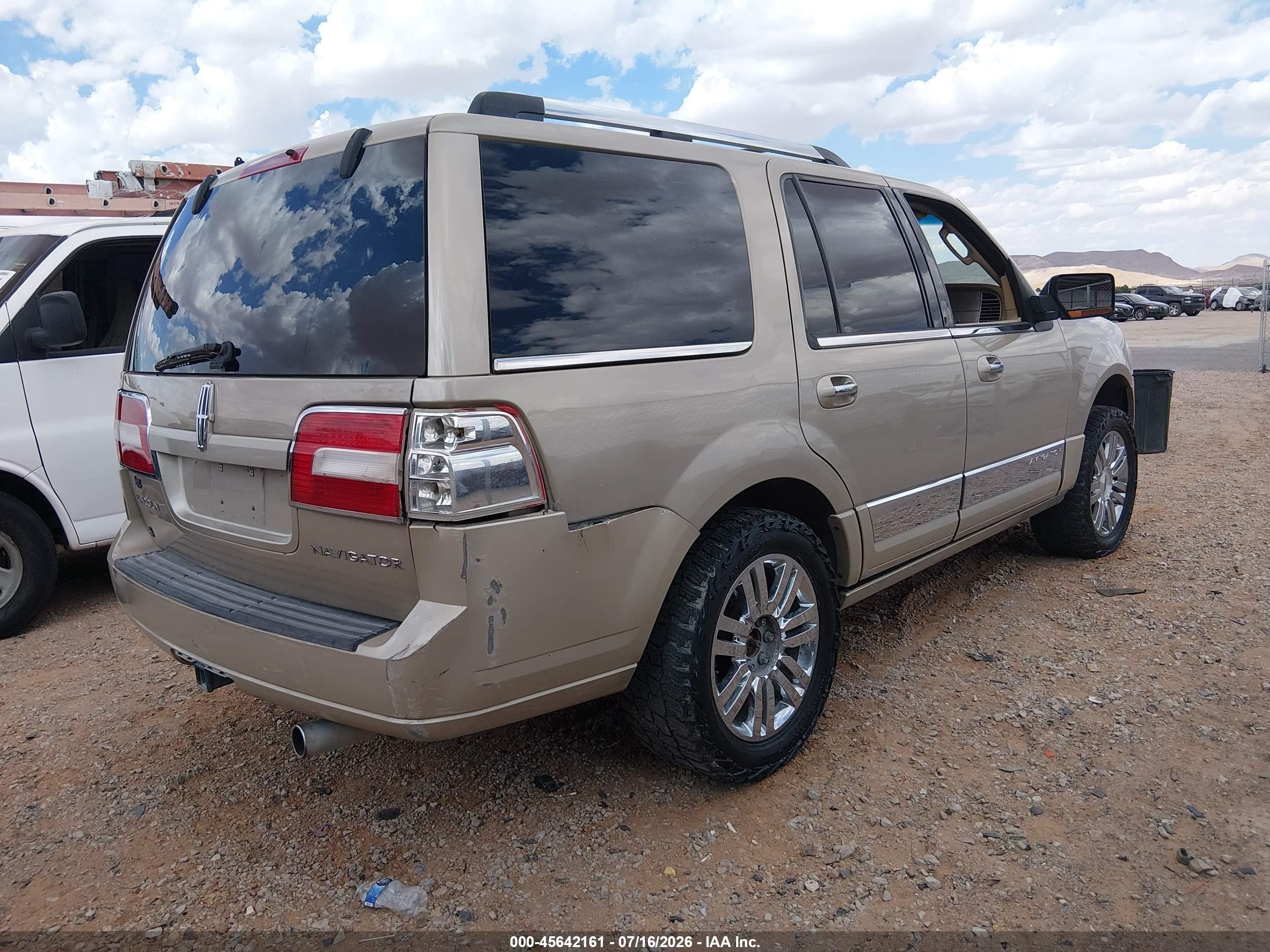 2007 Lincoln Navigator Ultimate Beige vin: 5LMFU27557LJ23189