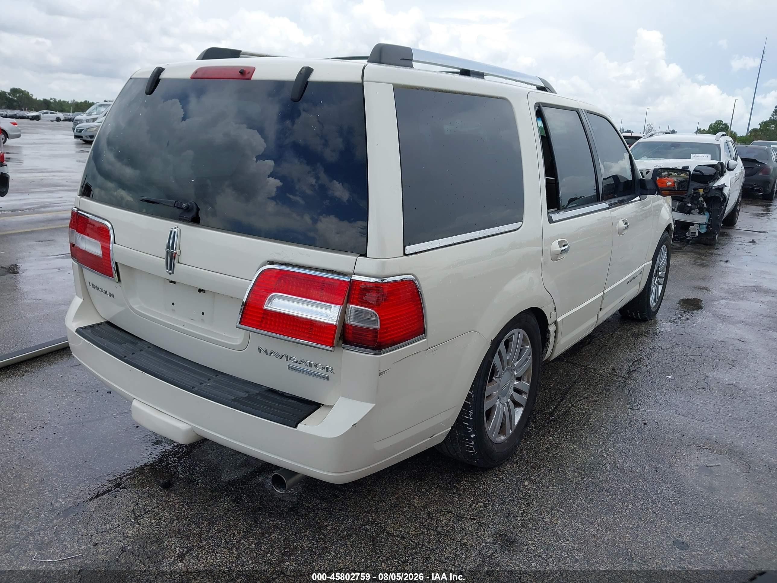 2008 Lincoln Navigator   White vin: 5LMFU27558LJ15174