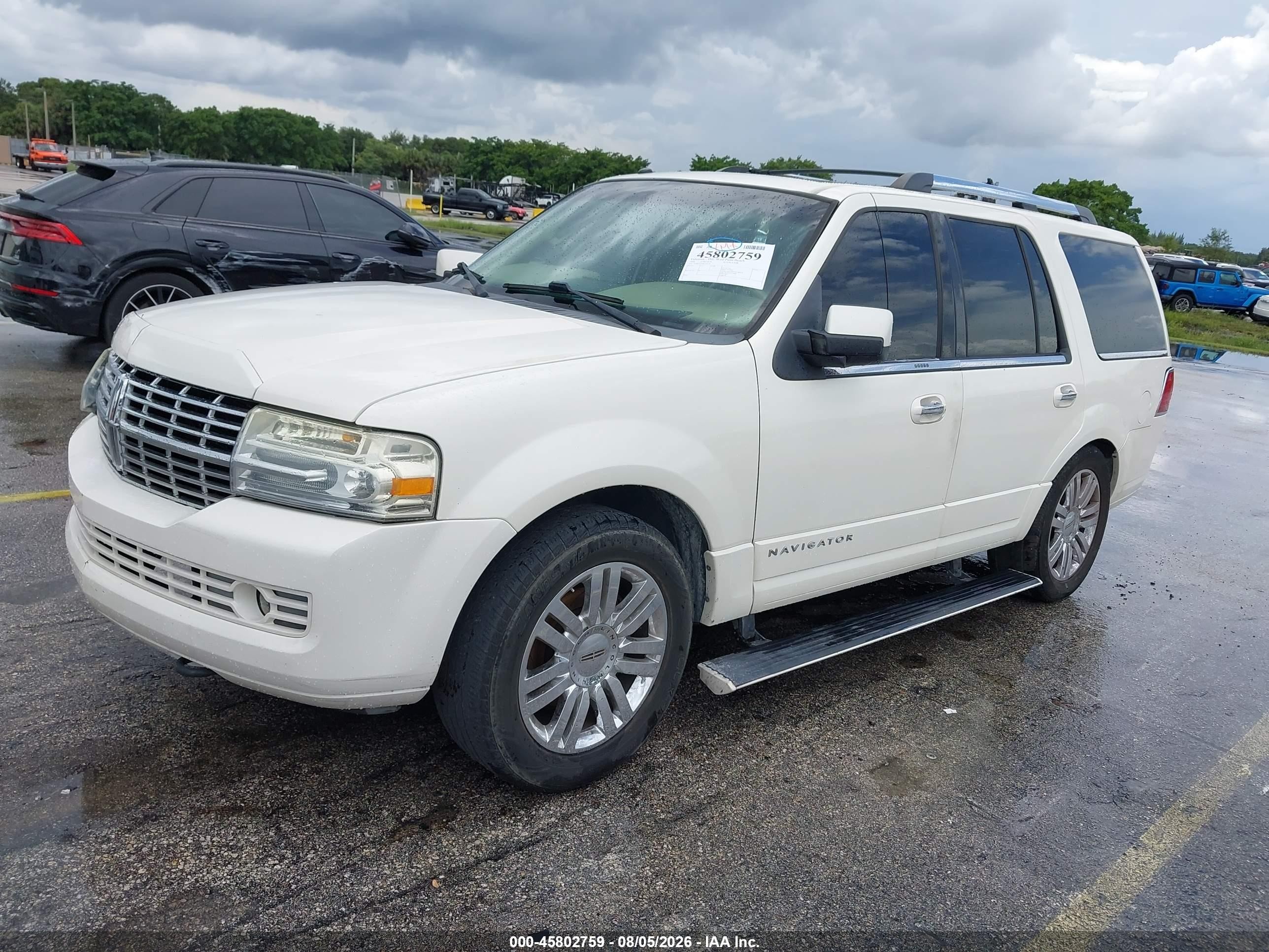 2008 Lincoln Navigator   White vin: 5LMFU27558LJ15174