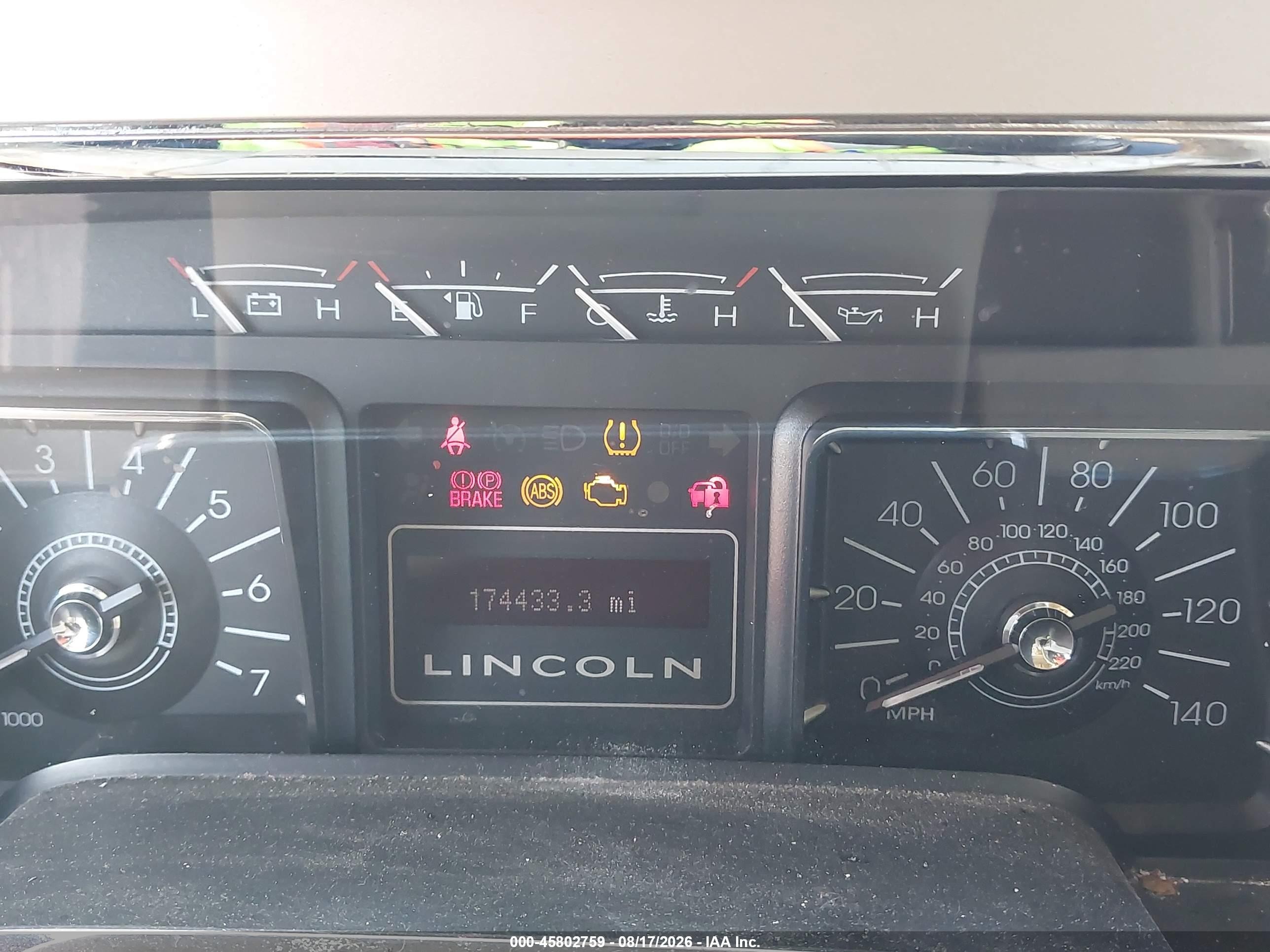 2008 Lincoln Navigator   White vin: 5LMFU27558LJ15174