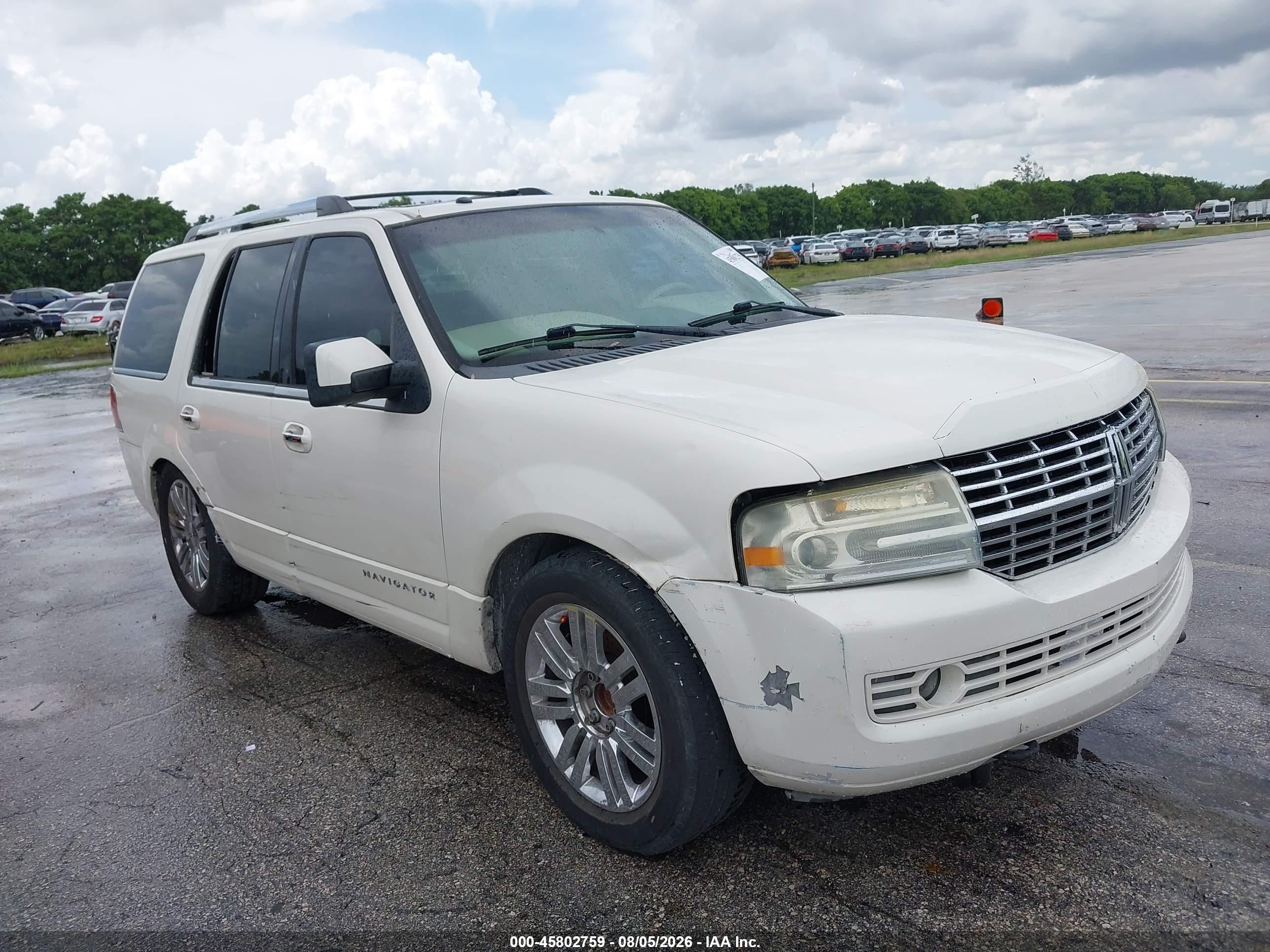 2008 Lincoln Navigator   White vin: 5LMFU27558LJ15174