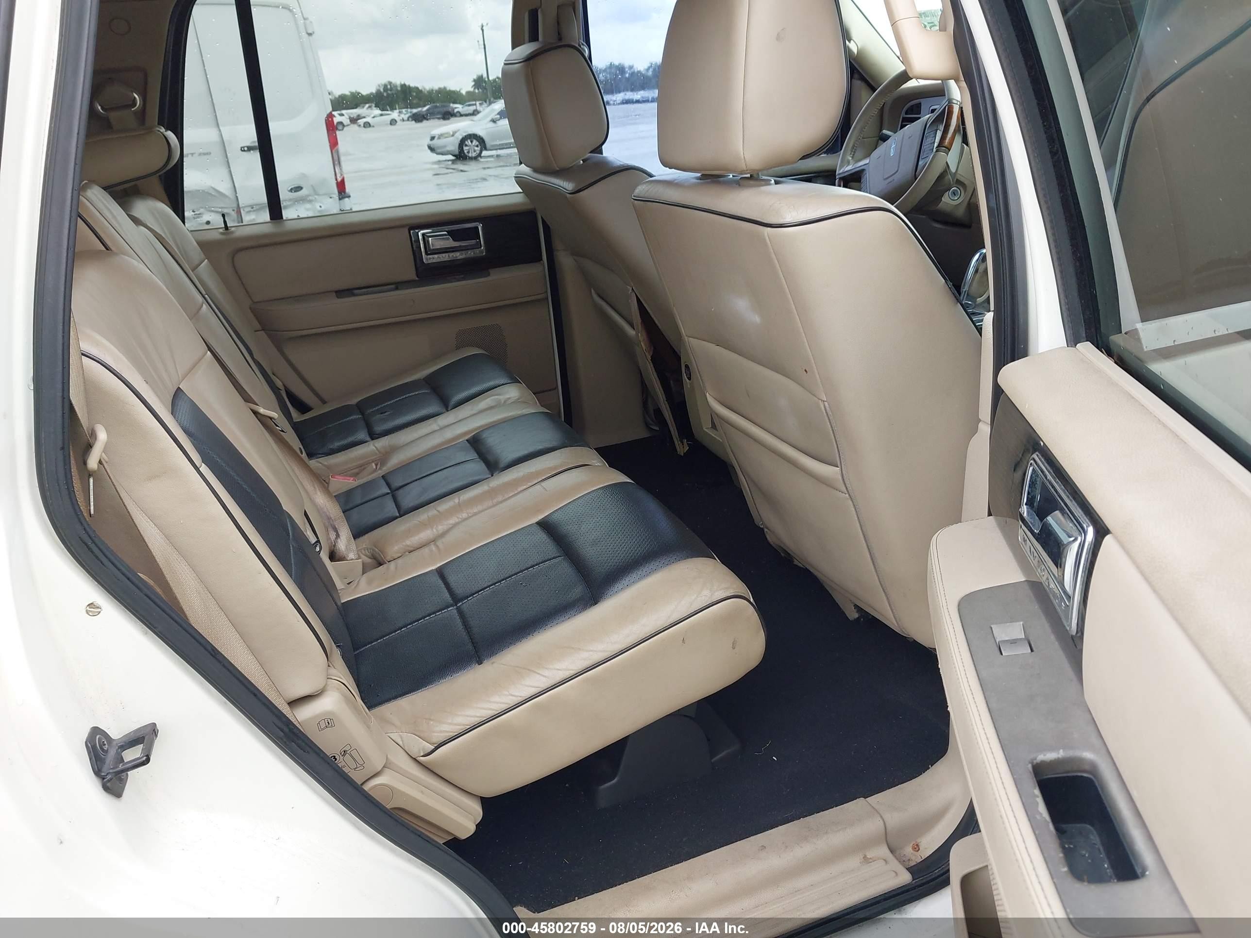 2008 Lincoln Navigator   White vin: 5LMFU27558LJ15174