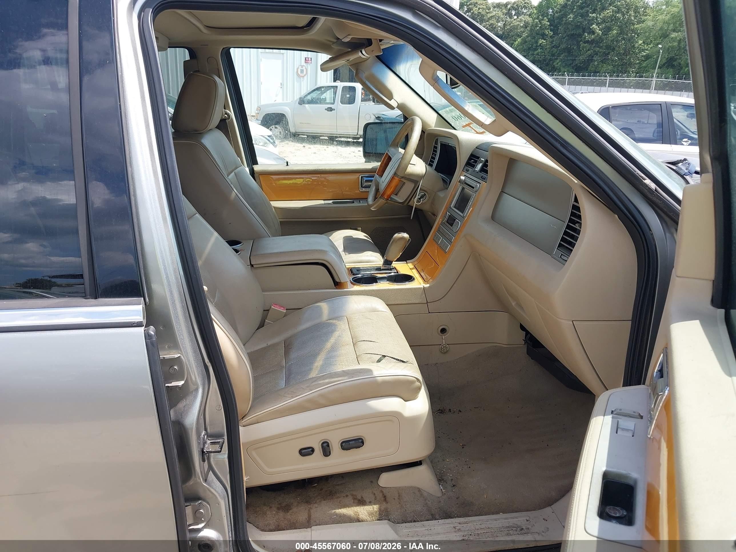 2008 Lincoln Navigator   Серый vin: 5LMFU27558LJ22559