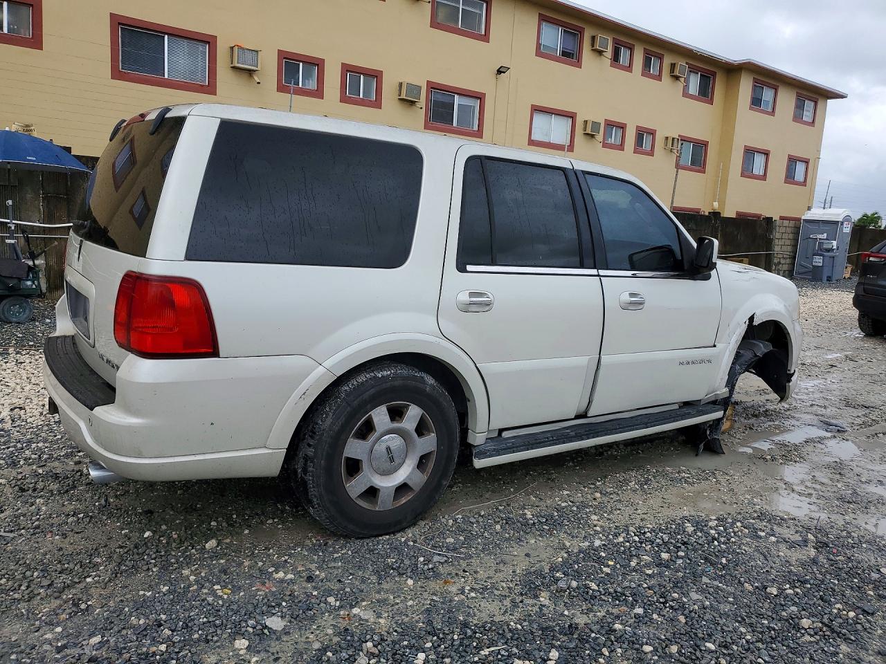 2005 Lincoln Navigator White vin: 5LMFU27565LJ21142
