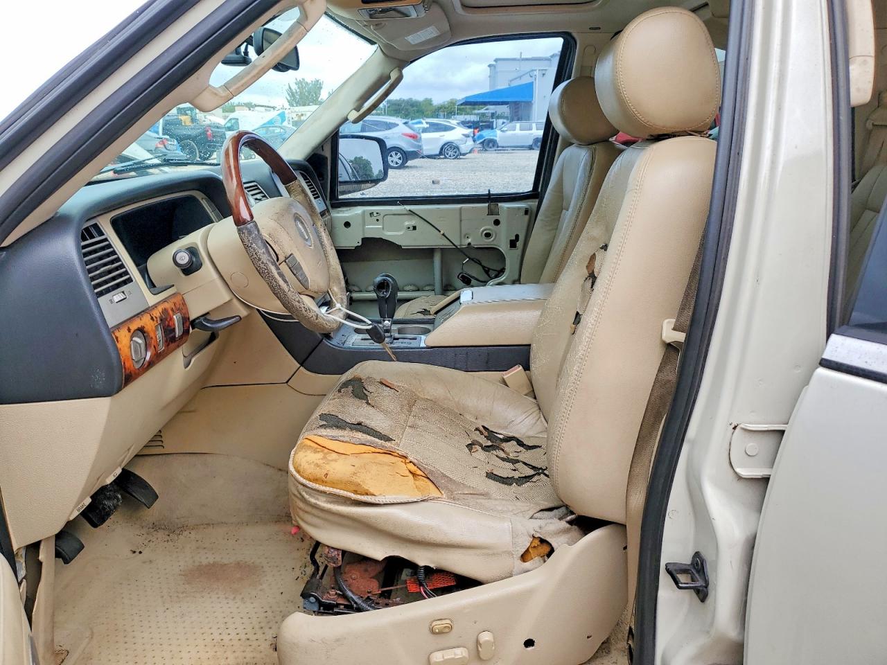 2005 Lincoln Navigator White vin: 5LMFU27565LJ21142