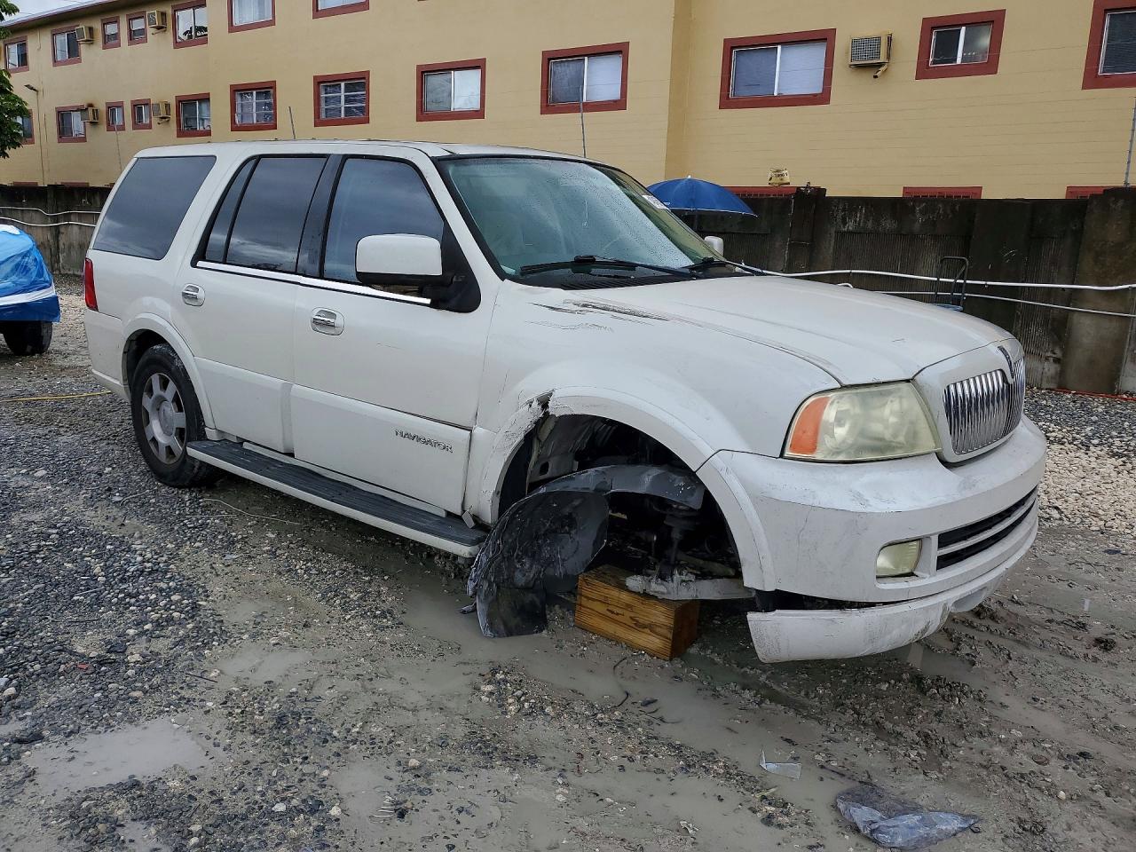 2005 Lincoln Navigator White vin: 5LMFU27565LJ21142