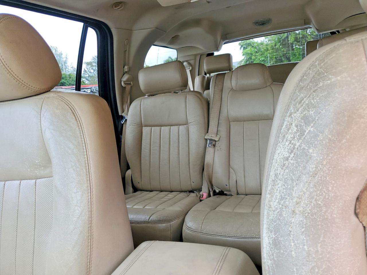 2005 Lincoln Navigator White vin: 5LMFU27565LJ21142