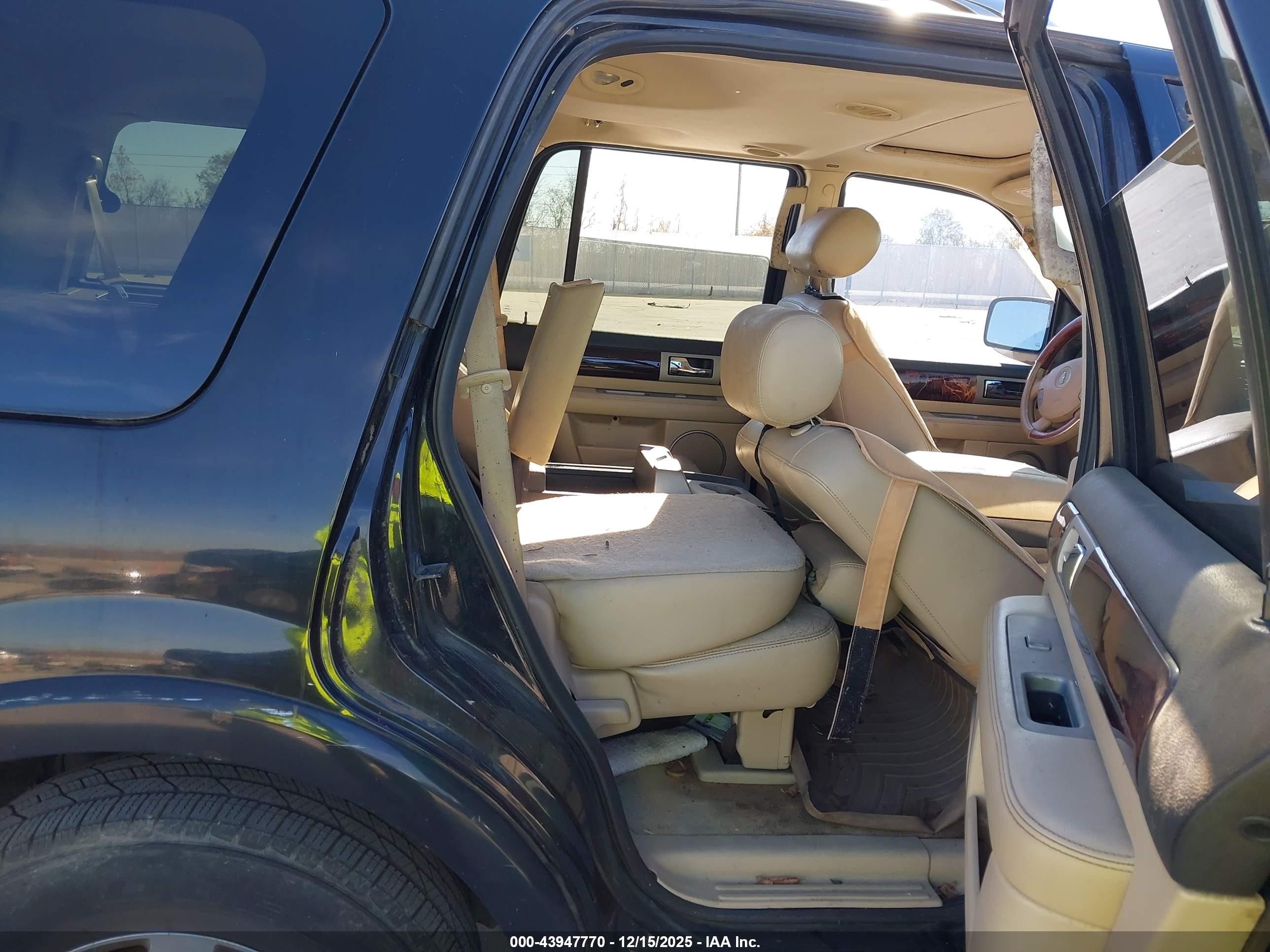 2005 Lincoln Navigator   Черный vin: 5LMFU27575LJ17262