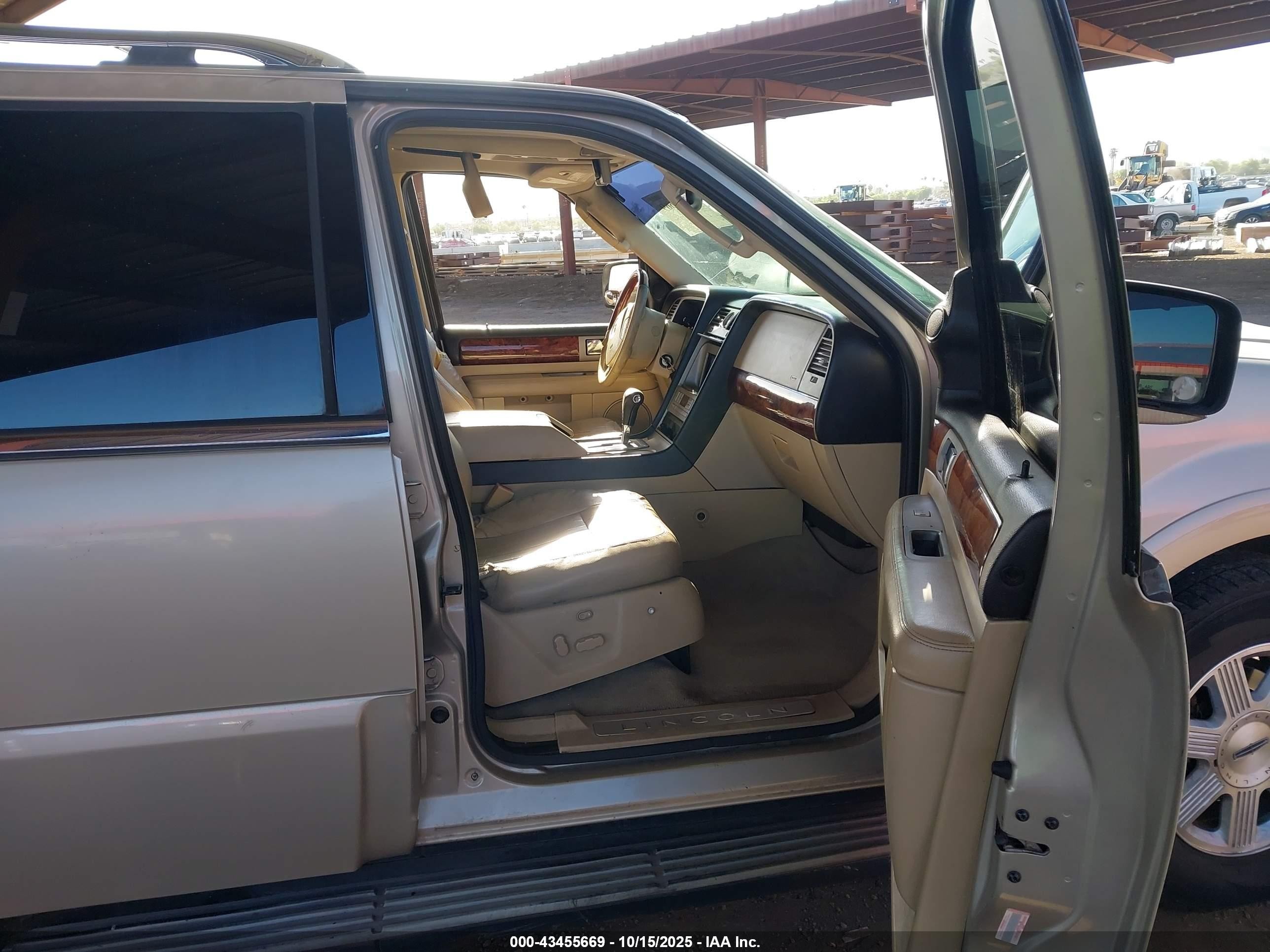2005 Lincoln Navigator   Brown vin: 5LMFU27575LJ23966