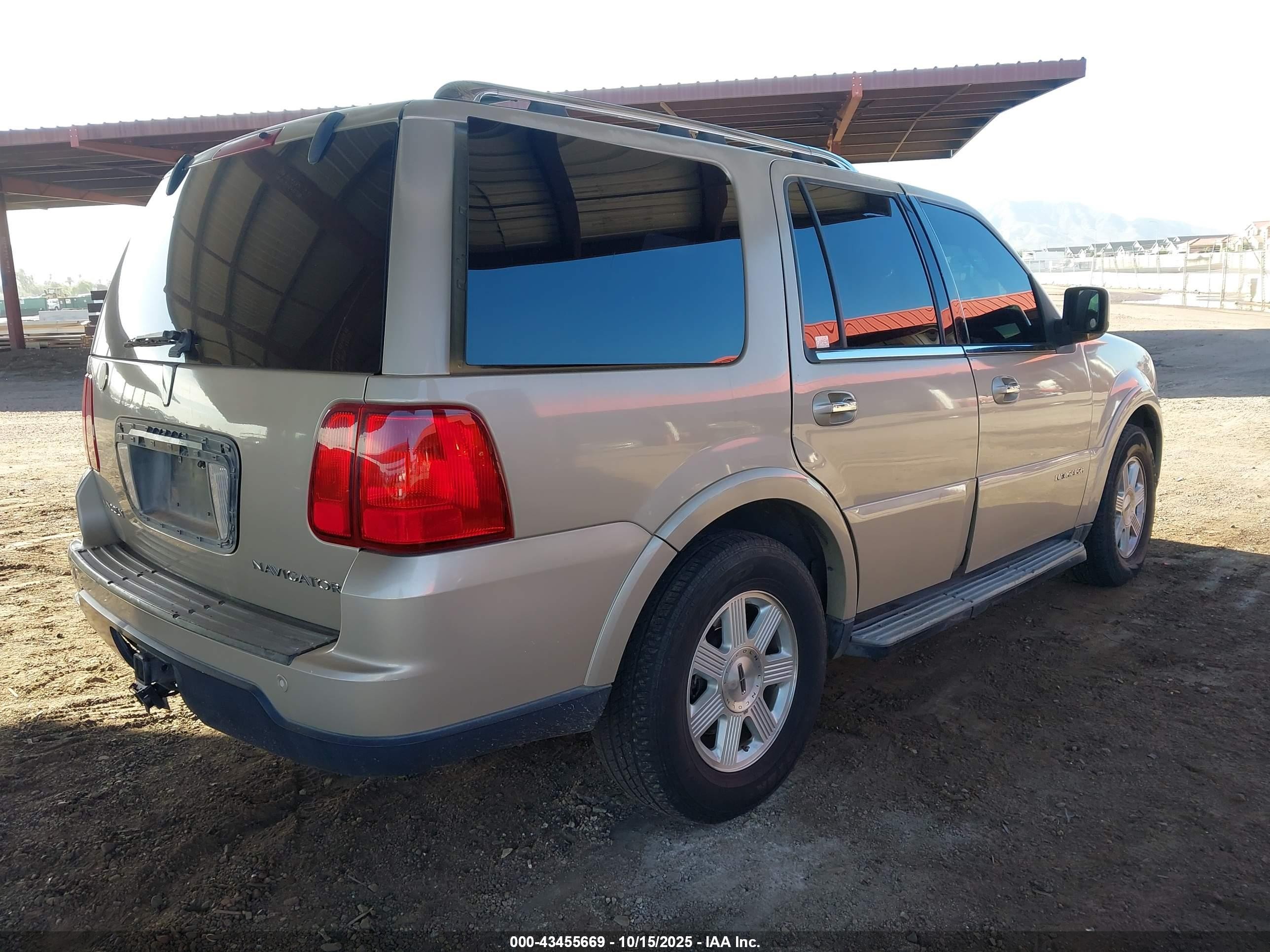 2005 Lincoln Navigator   Brown vin: 5LMFU27575LJ23966
