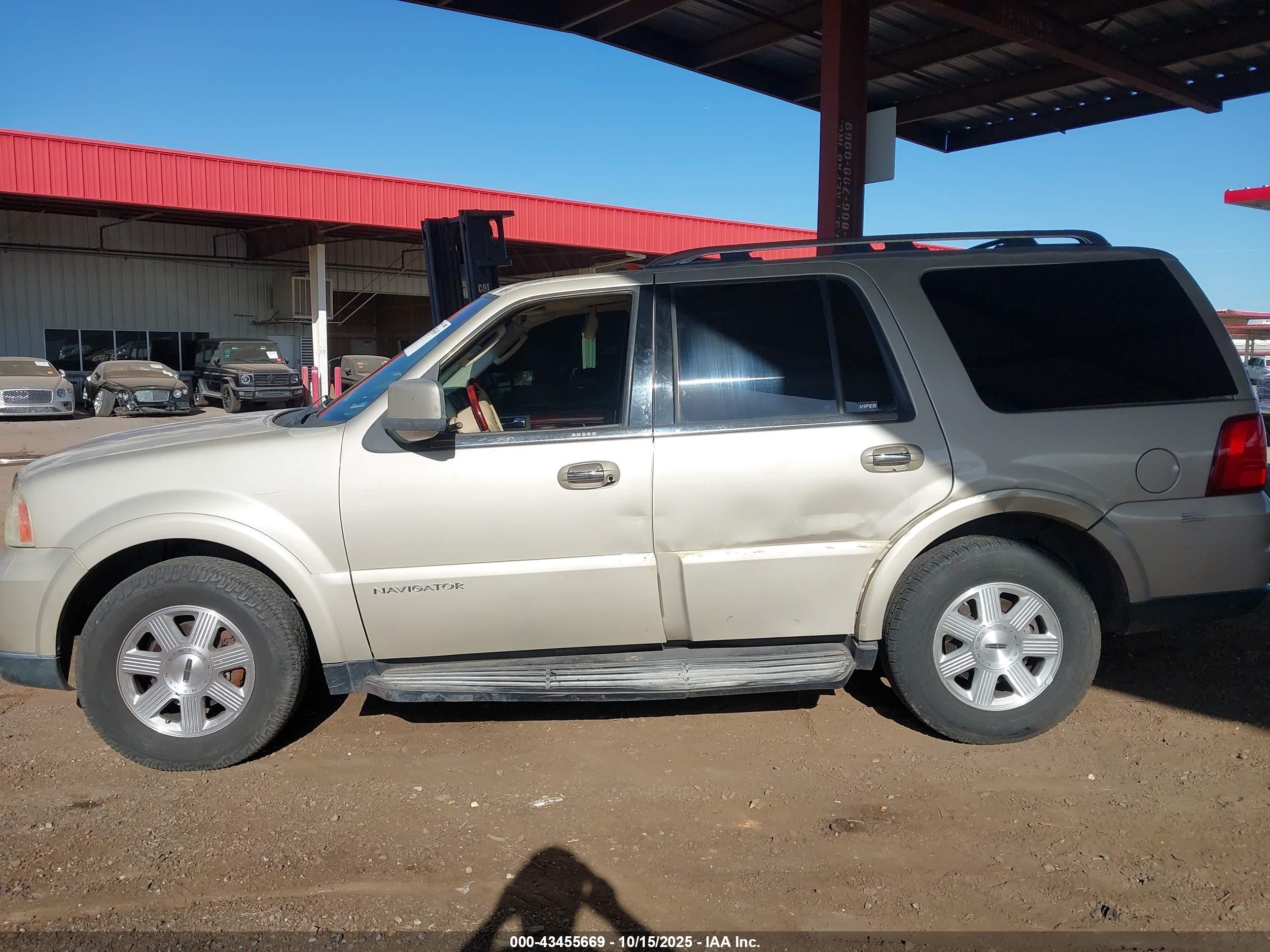 2005 Lincoln Navigator   Brown vin: 5LMFU27575LJ23966