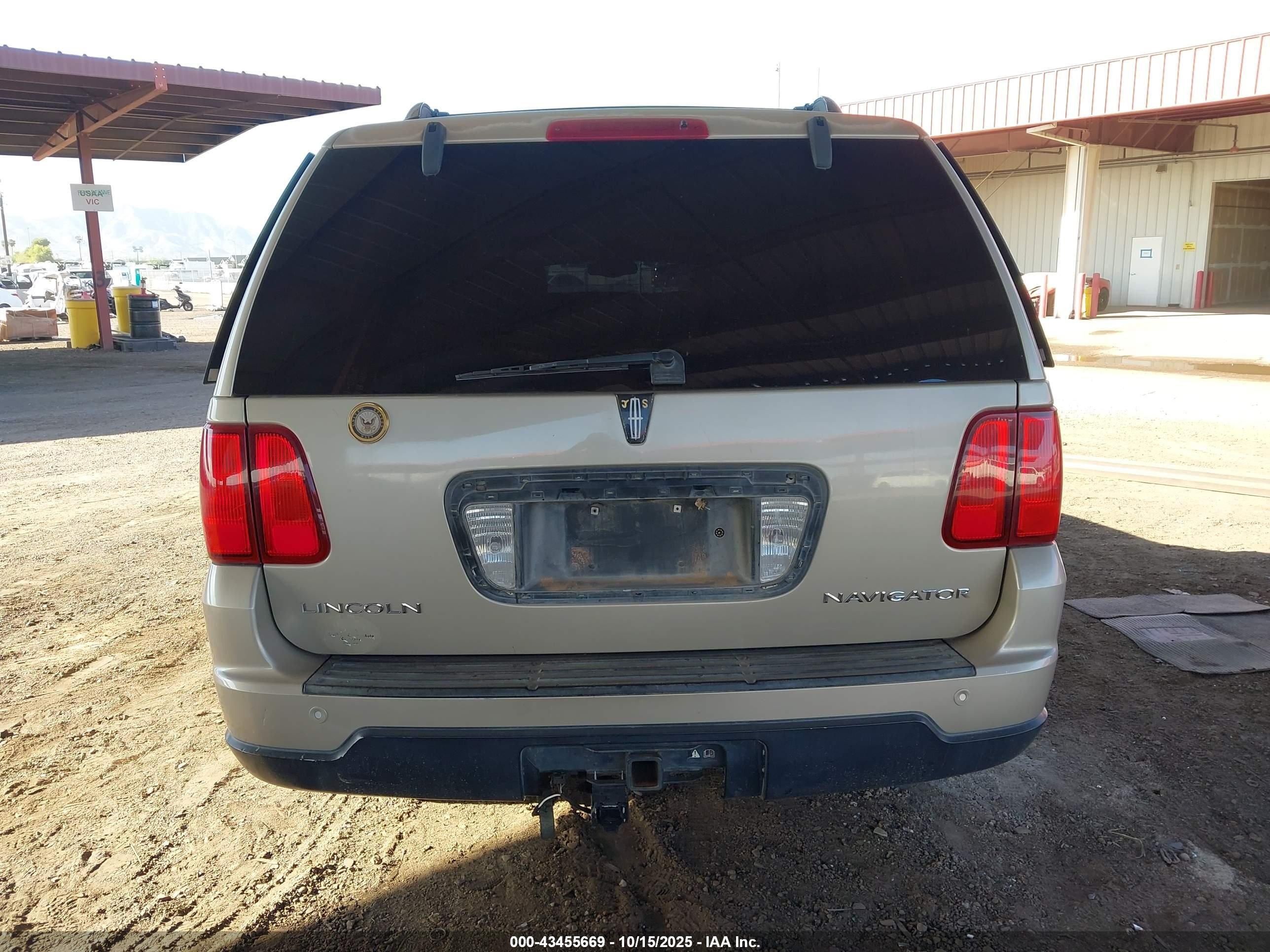 2005 Lincoln Navigator   Brown vin: 5LMFU27575LJ23966