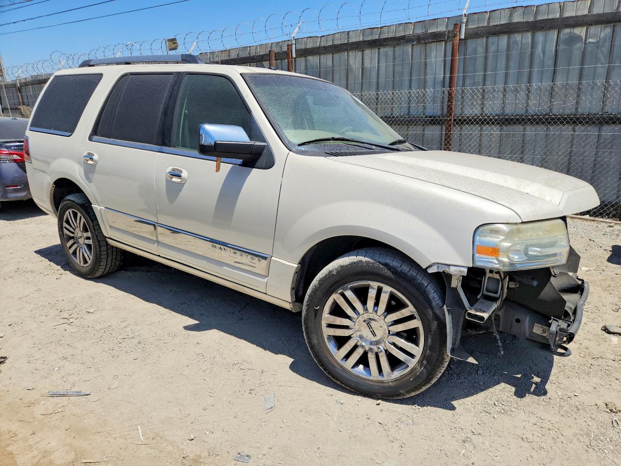 2007 Lincoln Navigator Beige vin: 5LMFU27577LJ07768