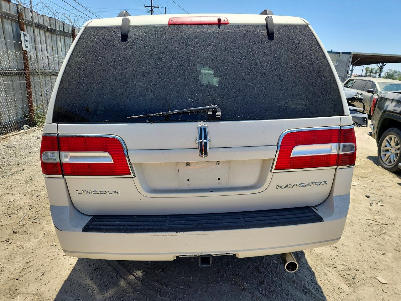 2007 Lincoln Navigator Beige vin: 5LMFU27577LJ07768