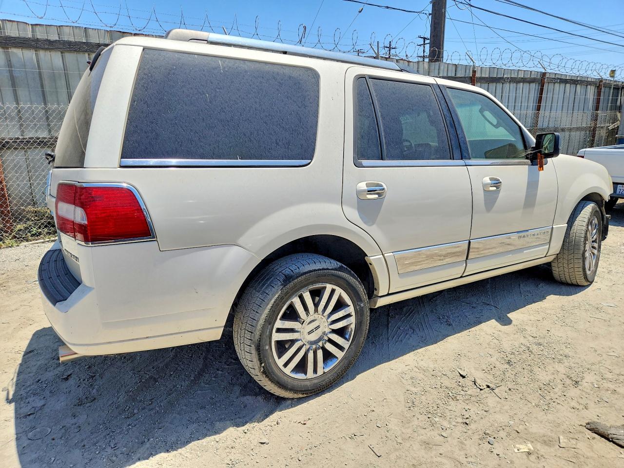 2007 Lincoln Navigator Beige vin: 5LMFU27577LJ07768