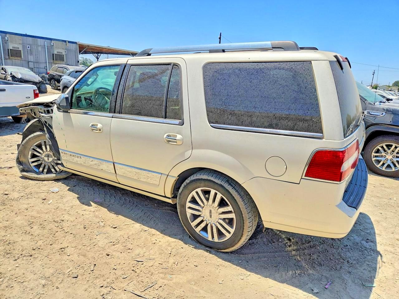 2007 Lincoln Navigator Beige vin: 5LMFU27577LJ07768