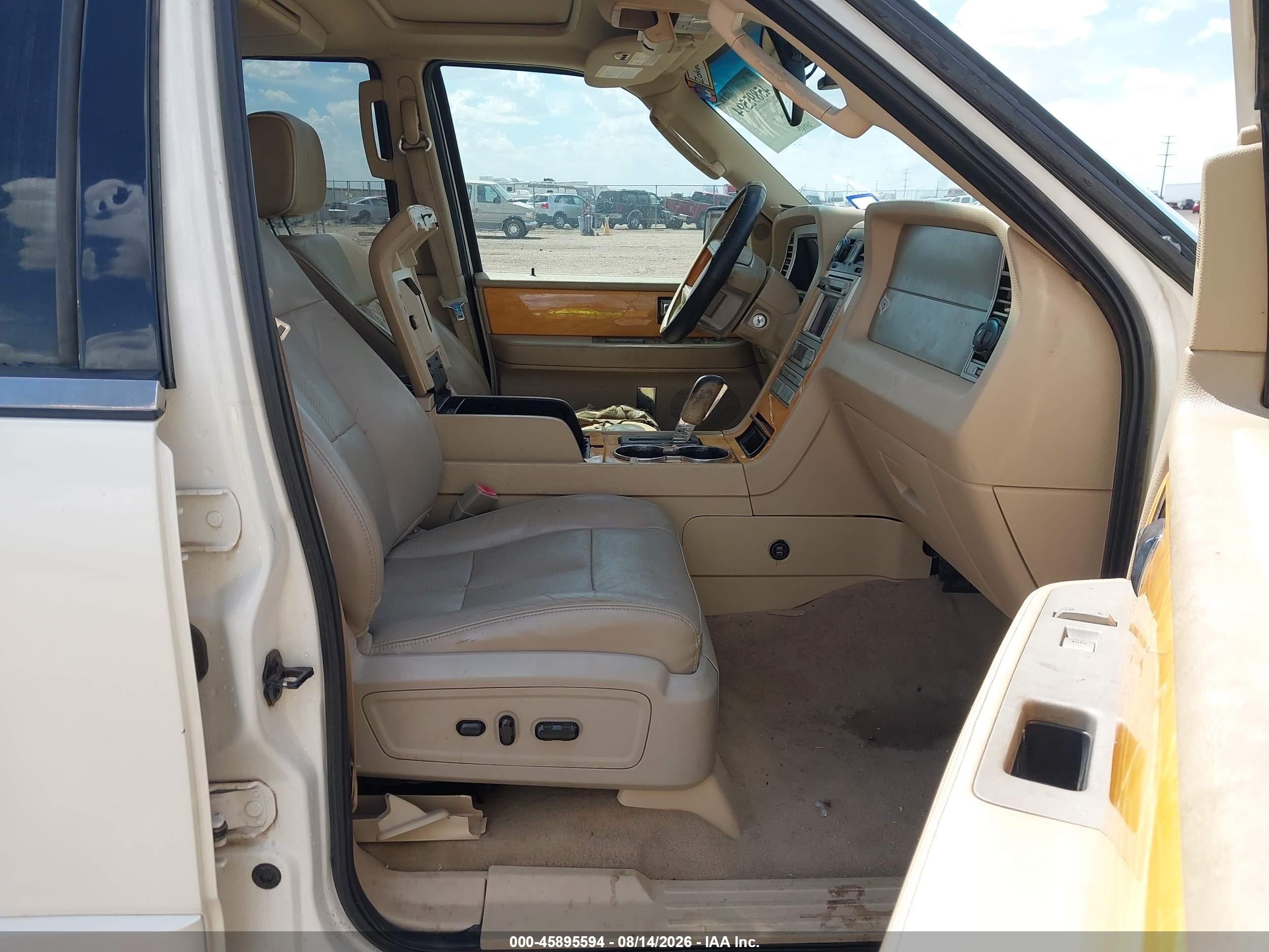2007 Lincoln Navigator Ultimate White vin: 5LMFU27577LJ14137