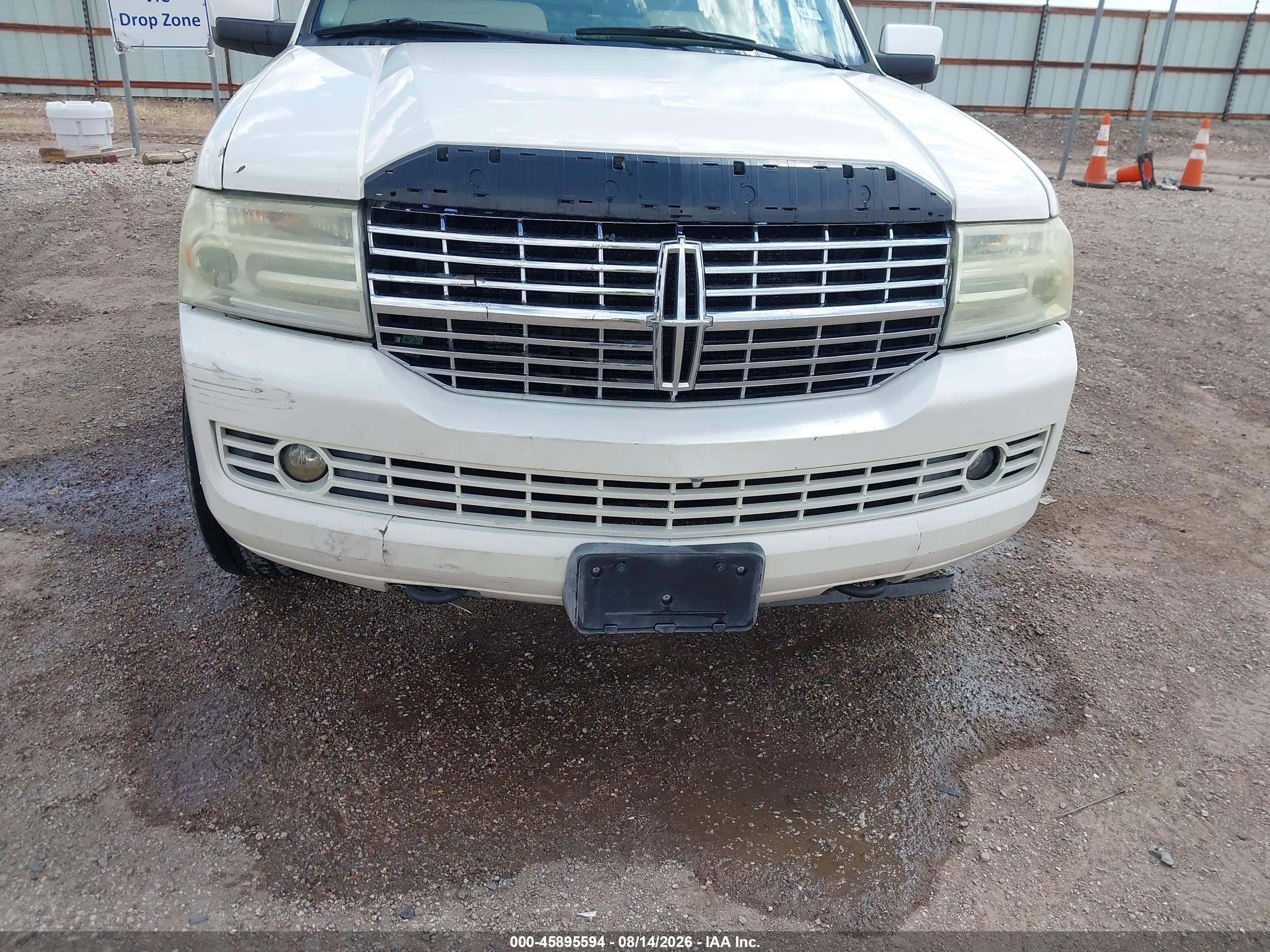2007 Lincoln Navigator Ultimate White vin: 5LMFU27577LJ14137