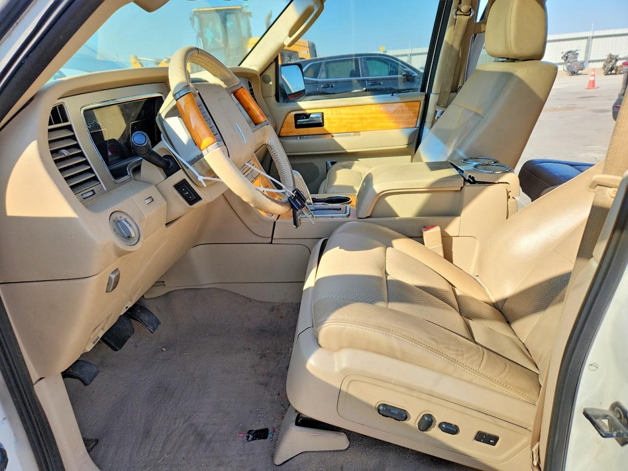 2007 Lincoln Navigator White vin: 5LMFU27577LJ21430
