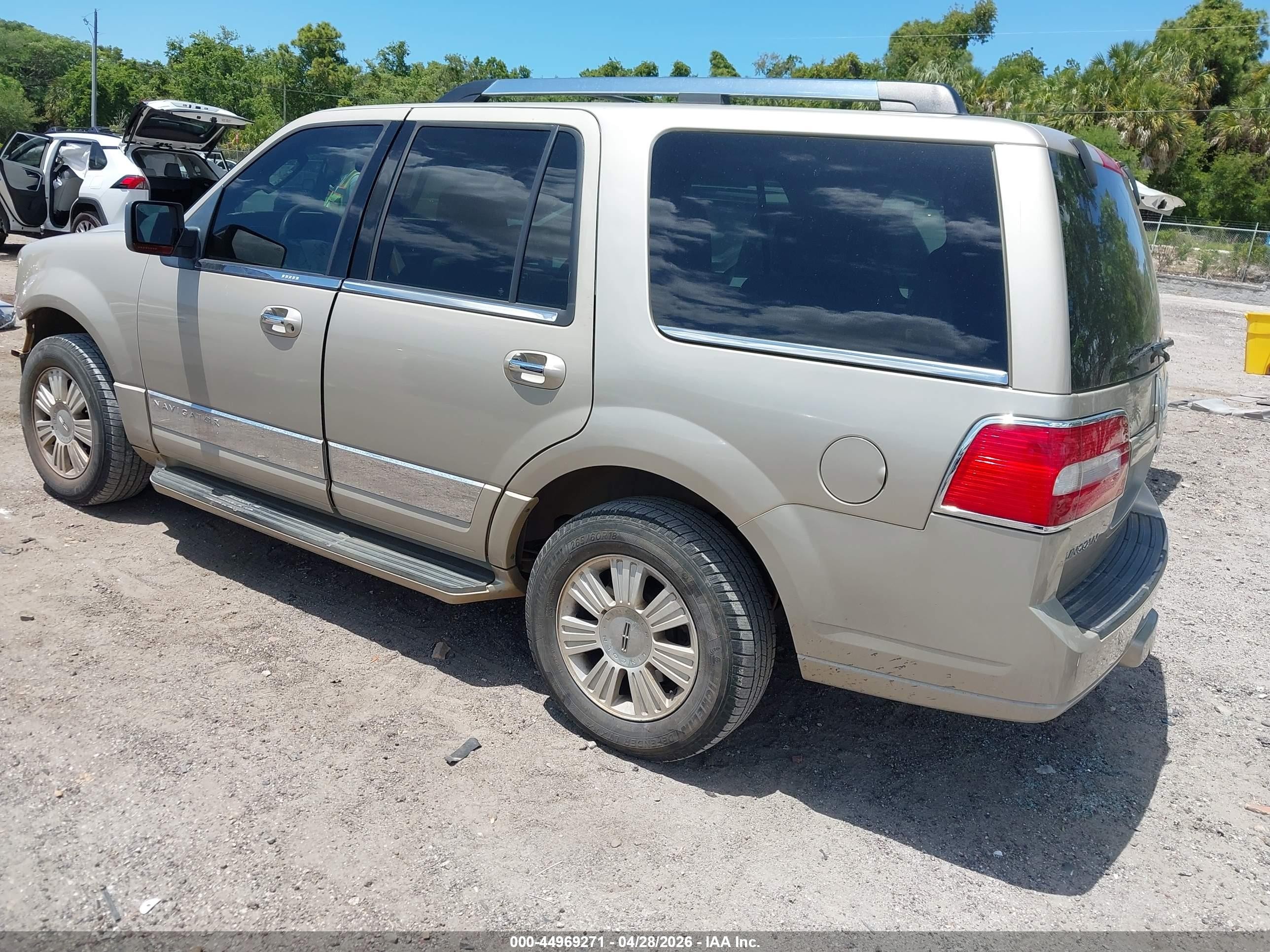 2007 Lincoln Navigator Ultimate Beige vin: 5LMFU27597LJ06945