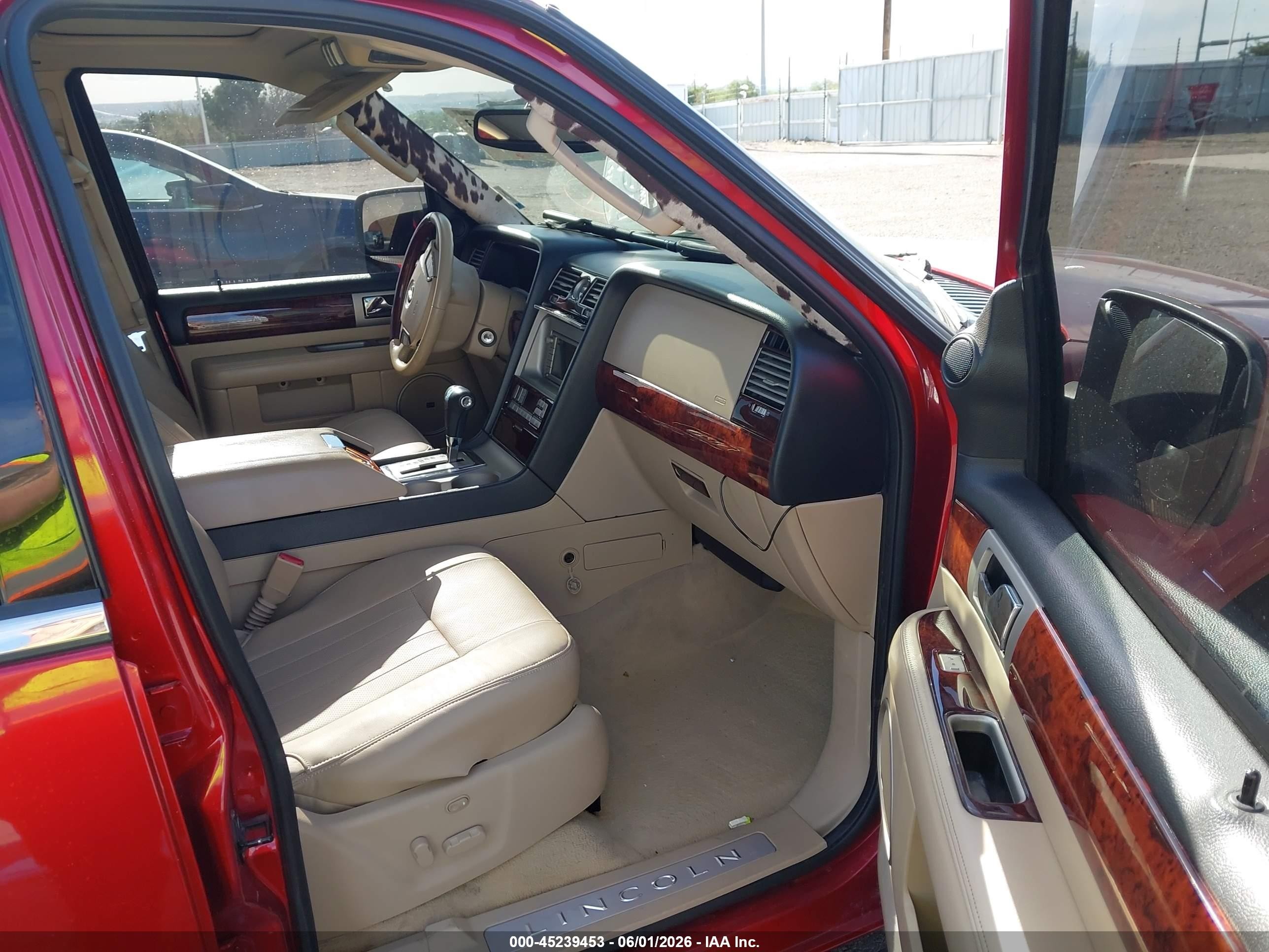 2005 Lincoln Navigator   Burgundy vin: 5LMFU275X5LJ07048