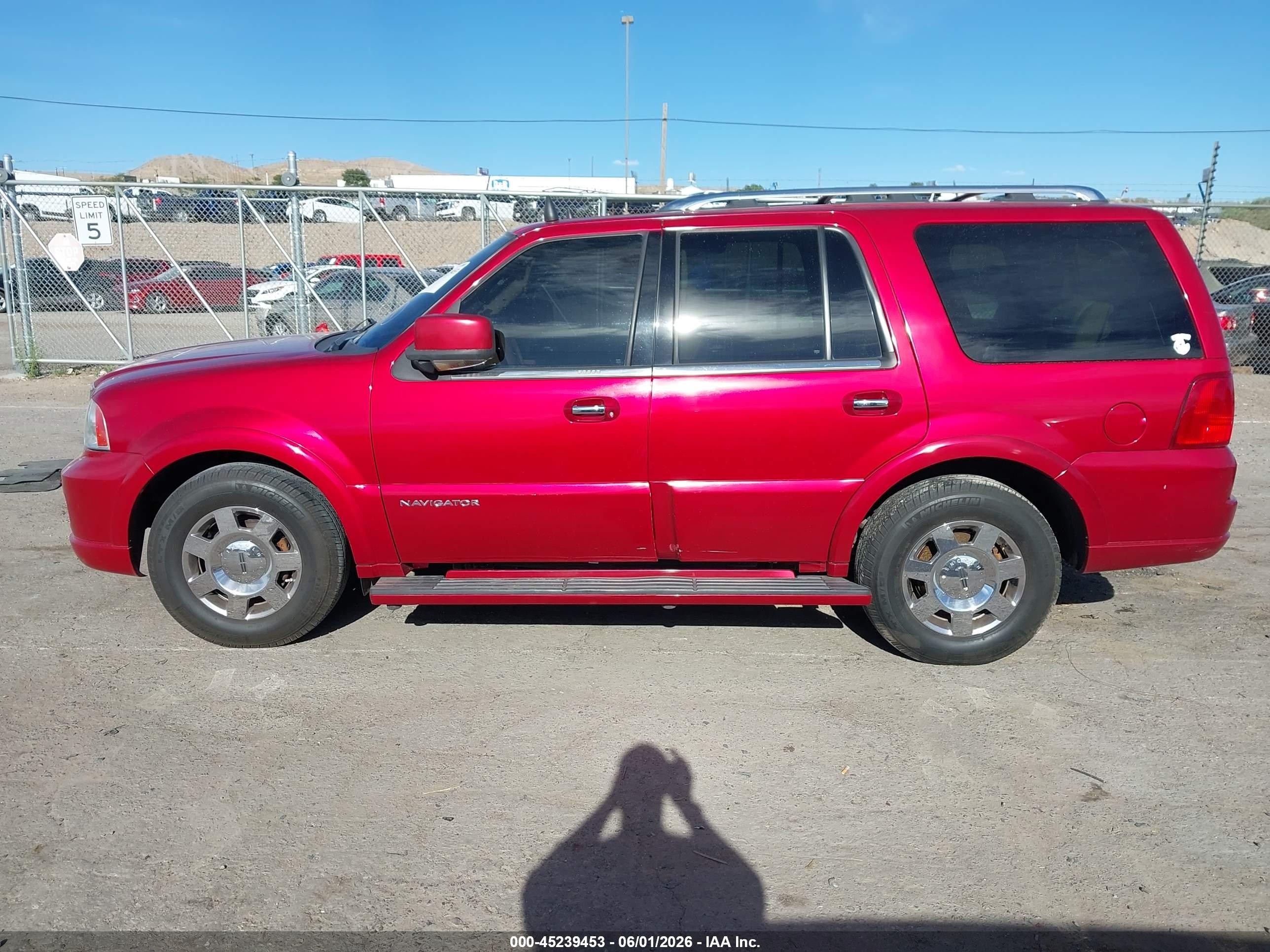2005 Lincoln Navigator   Burgundy vin: 5LMFU275X5LJ07048