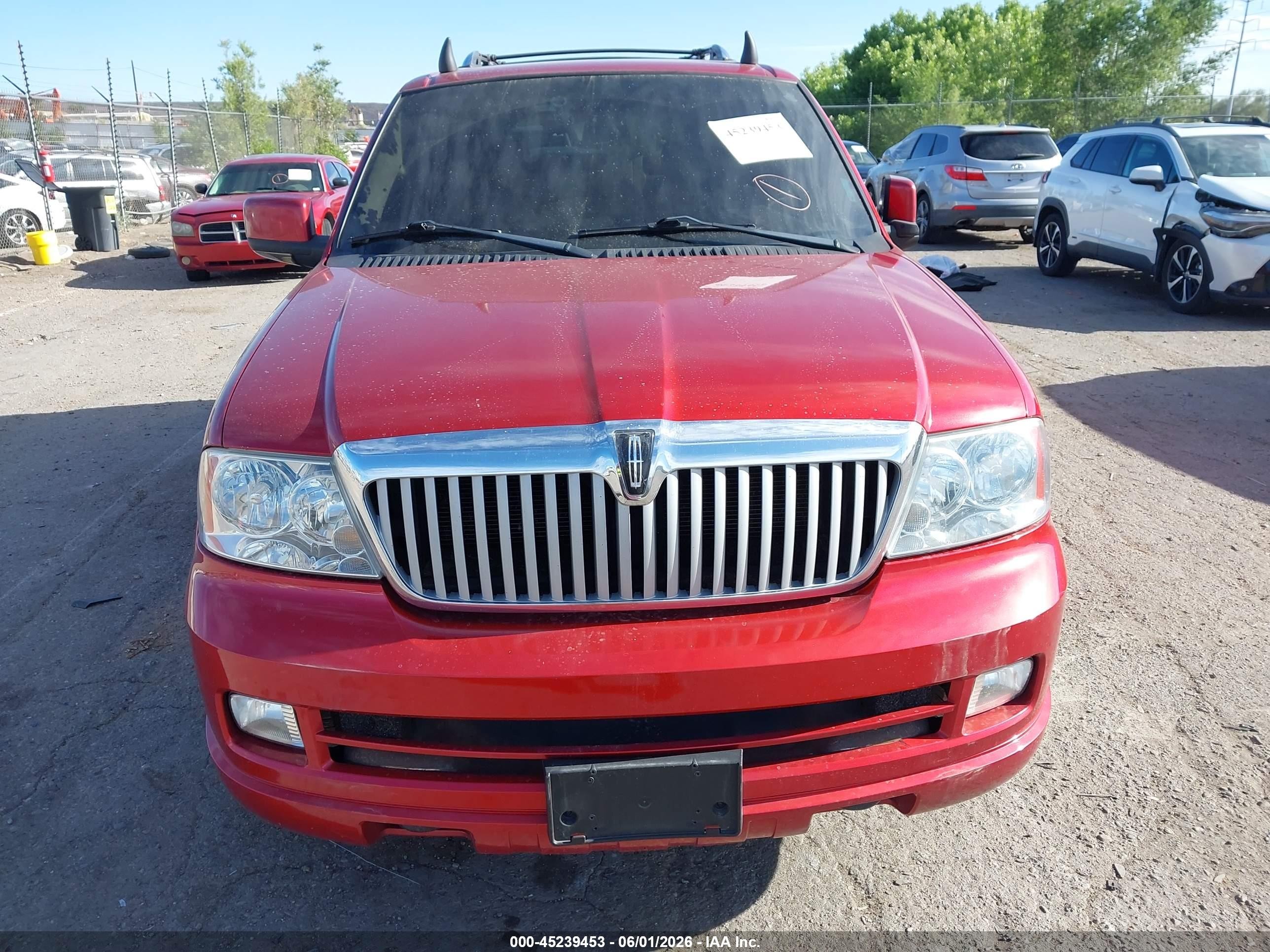 2005 Lincoln Navigator   Burgundy vin: 5LMFU275X5LJ07048