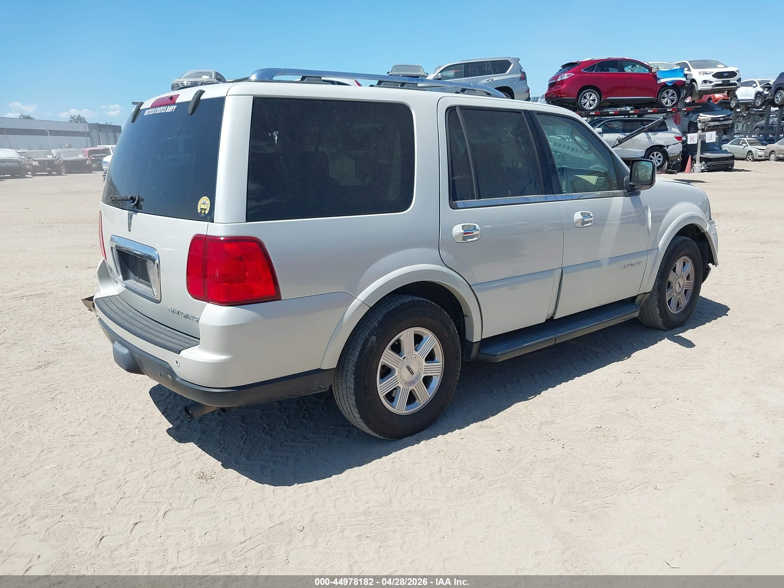 2005 Lincoln Navigator   Cream vin: 5LMFU275X5LJ12783