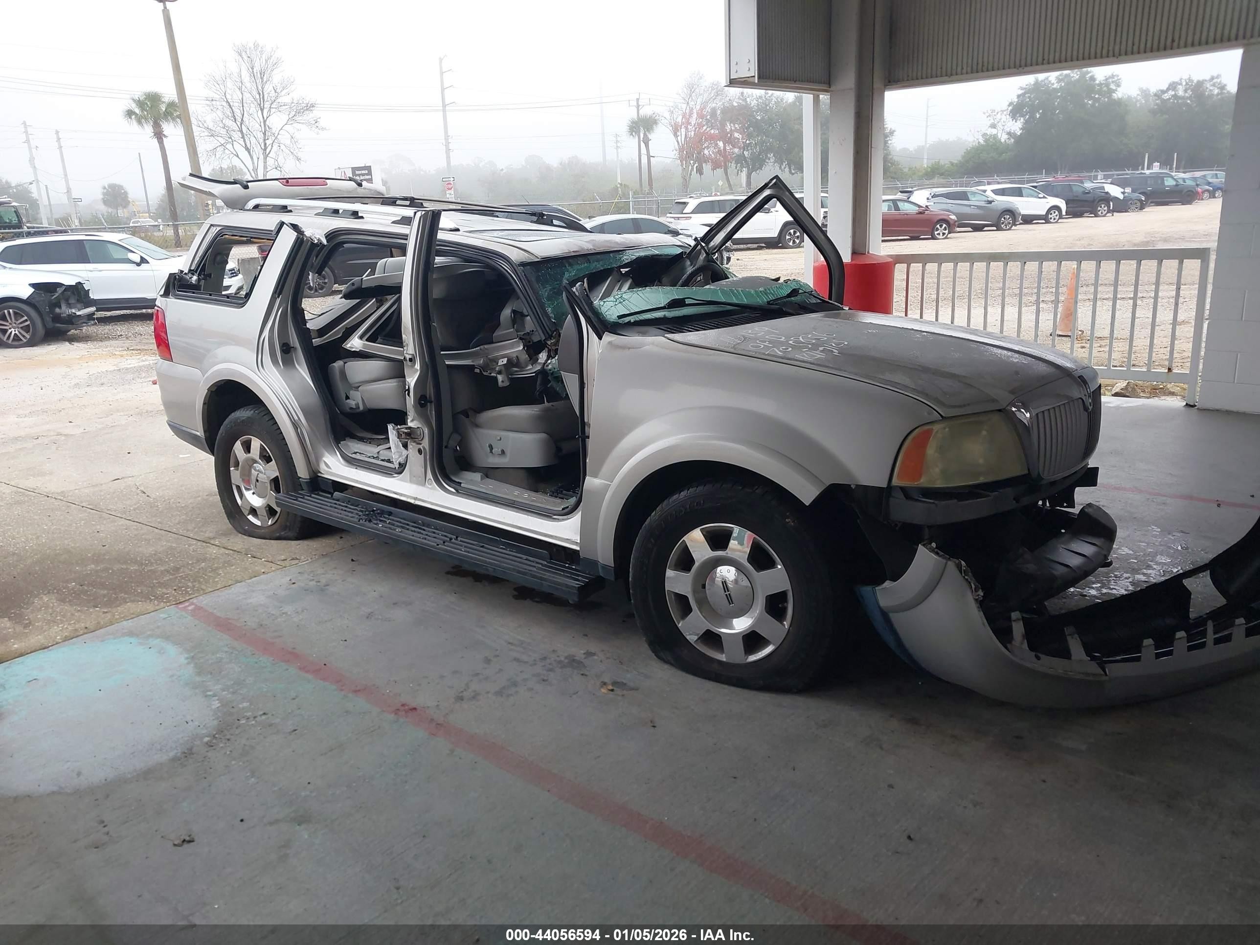 2005 Lincoln Navigator   Beige vin: 5LMFU275X5LJ22861