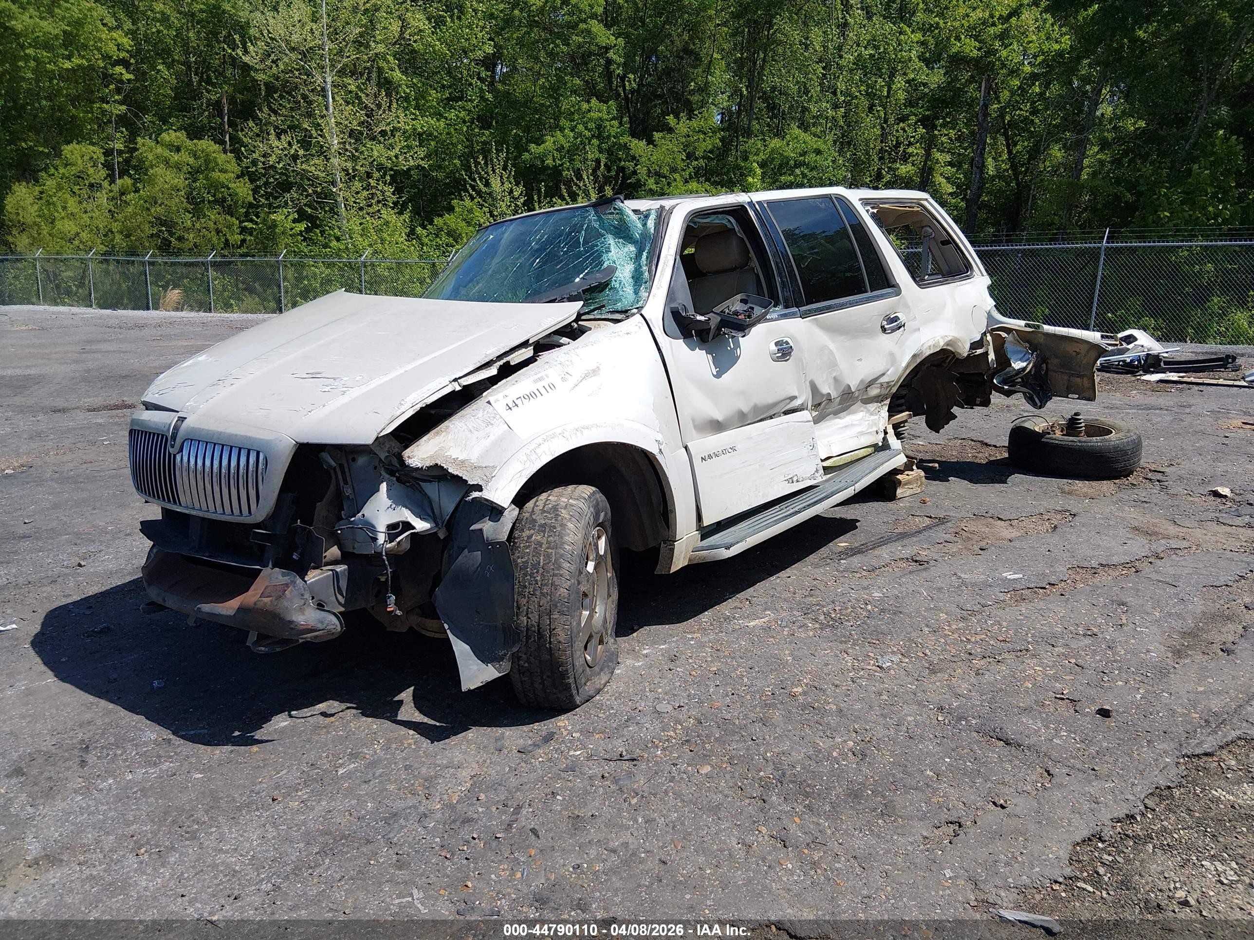 2005 Lincoln Navigator   Cream vin: 5LMFU275X5LJ24254