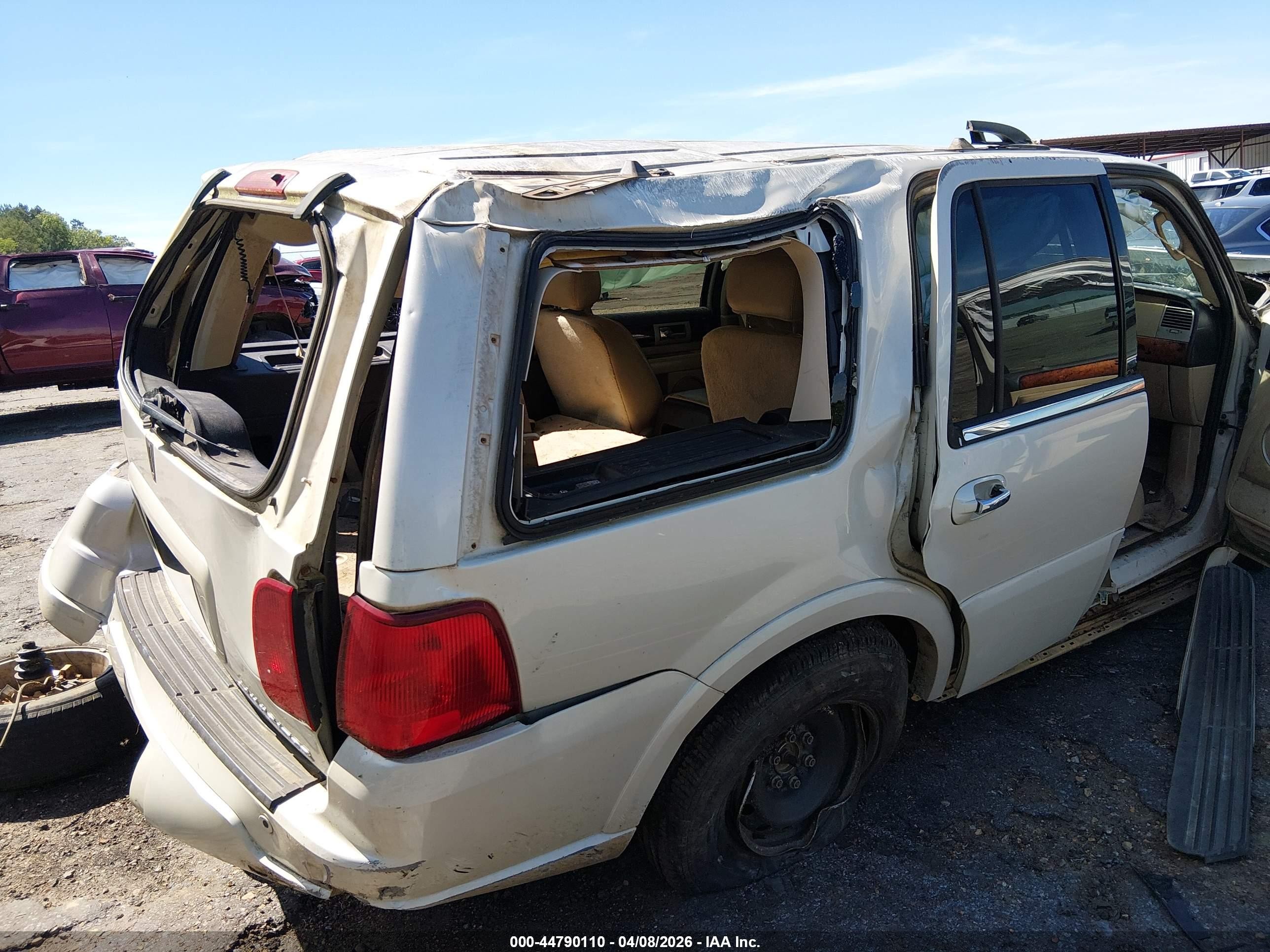 2005 Lincoln Navigator   Cream vin: 5LMFU275X5LJ24254
