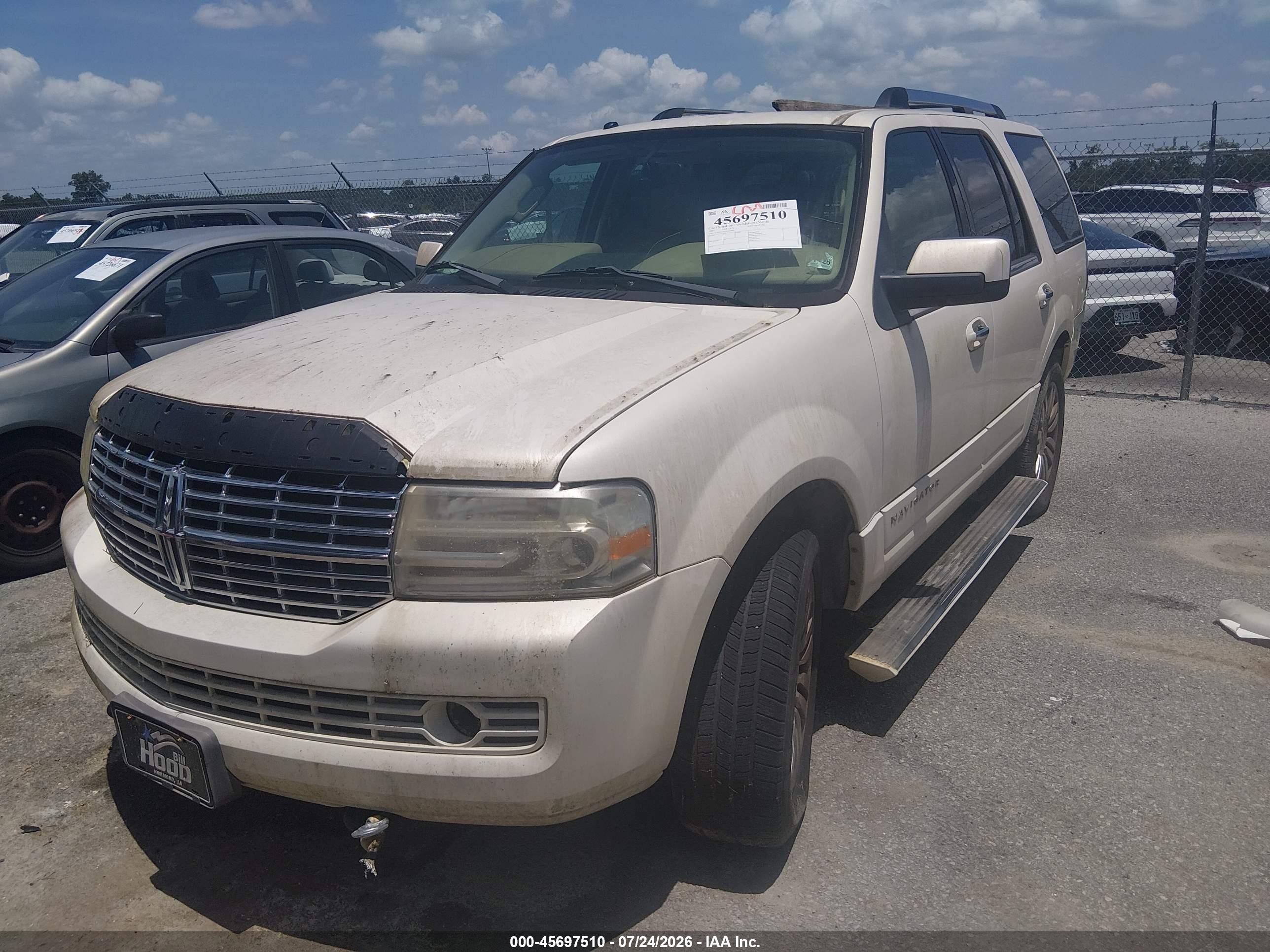 2007 Lincoln Navigator Ultimate Cream vin: 5LMFU275X7LJ20482