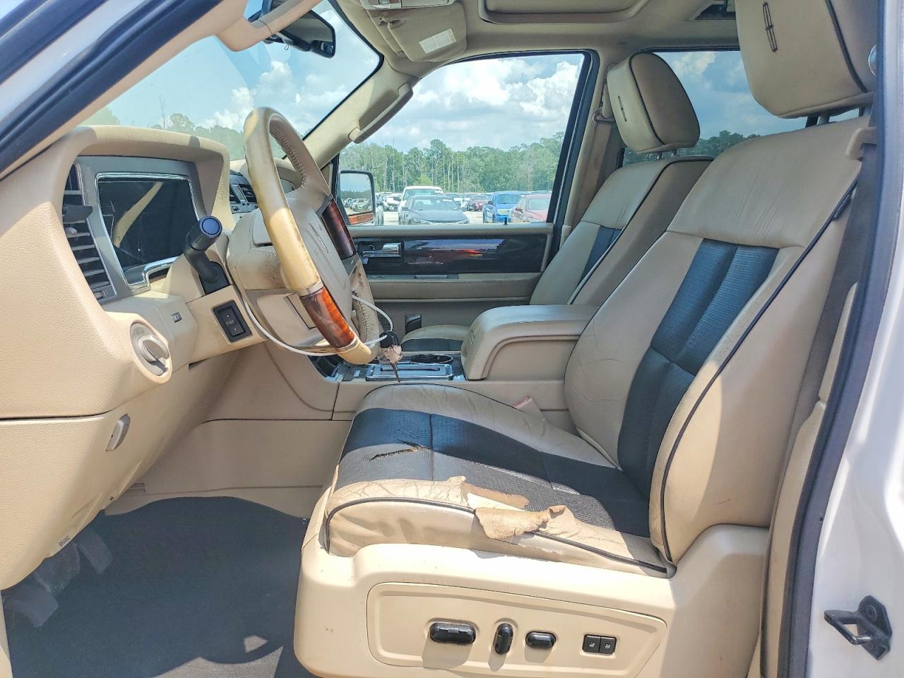 2009 Lincoln Navigator Кремовый vin: 5LMFU275X9LJ00820