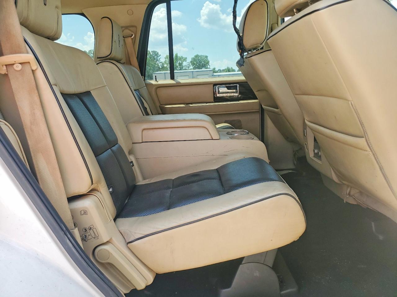 2009 Lincoln Navigator Кремовый vin: 5LMFU275X9LJ00820